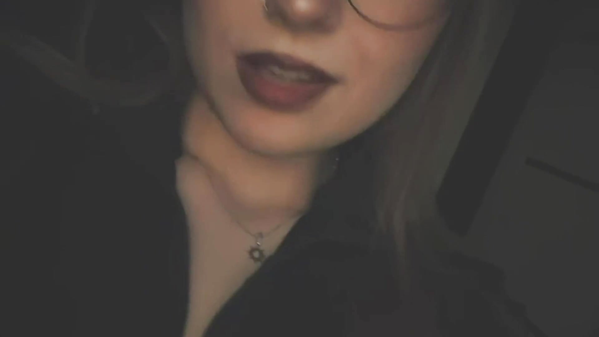 Tell me what caught your eye 👀 - video by JoanaOrehek cam model