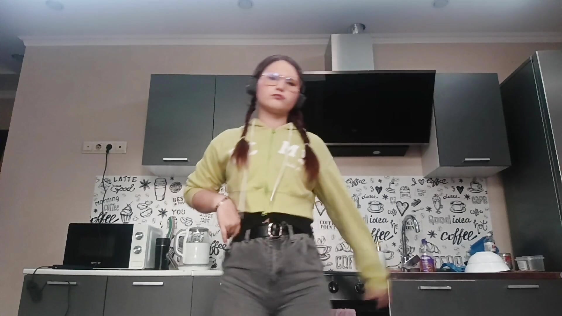 3 - video by MindaBrodnicki cam model