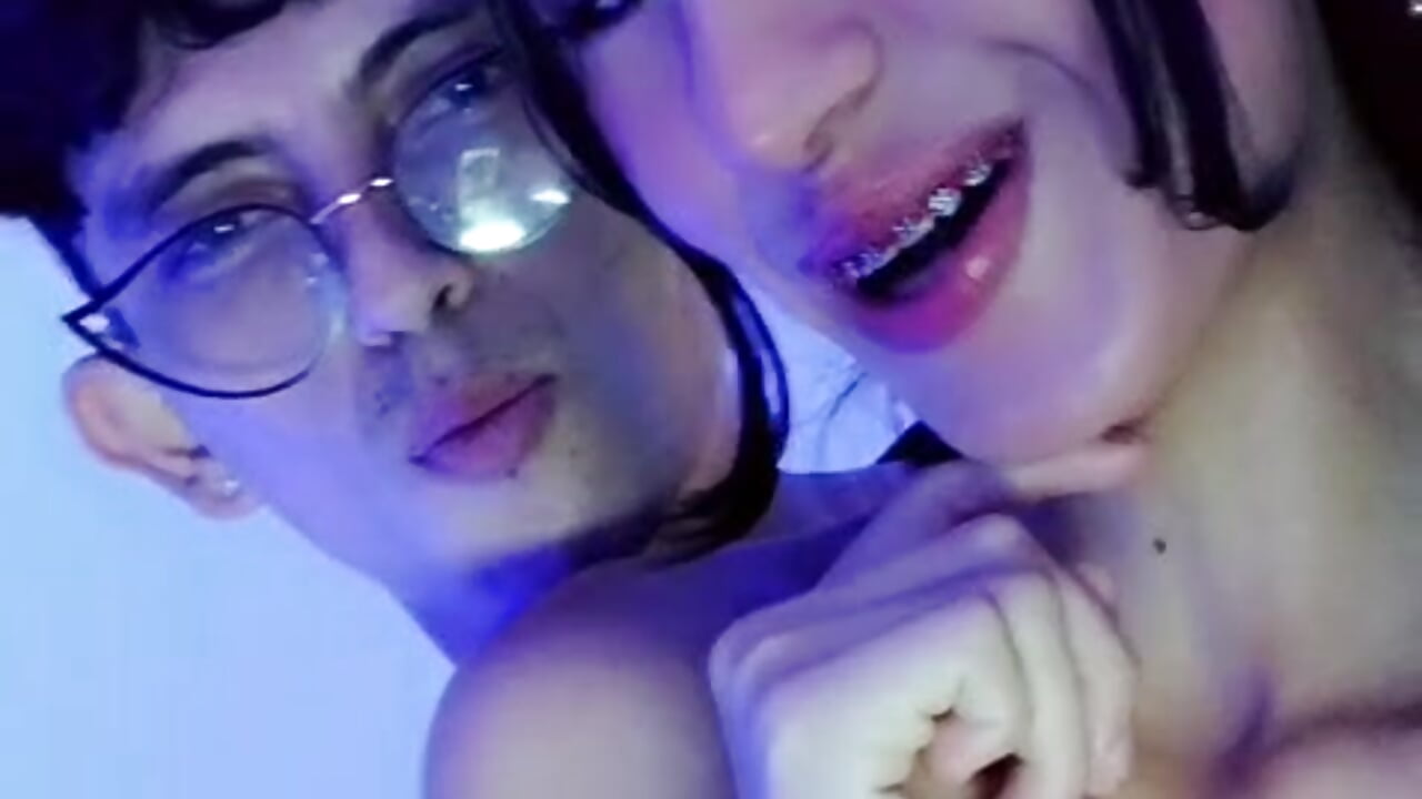 KISS LOVE❤️🥰 - video by Hari_Andree cam model