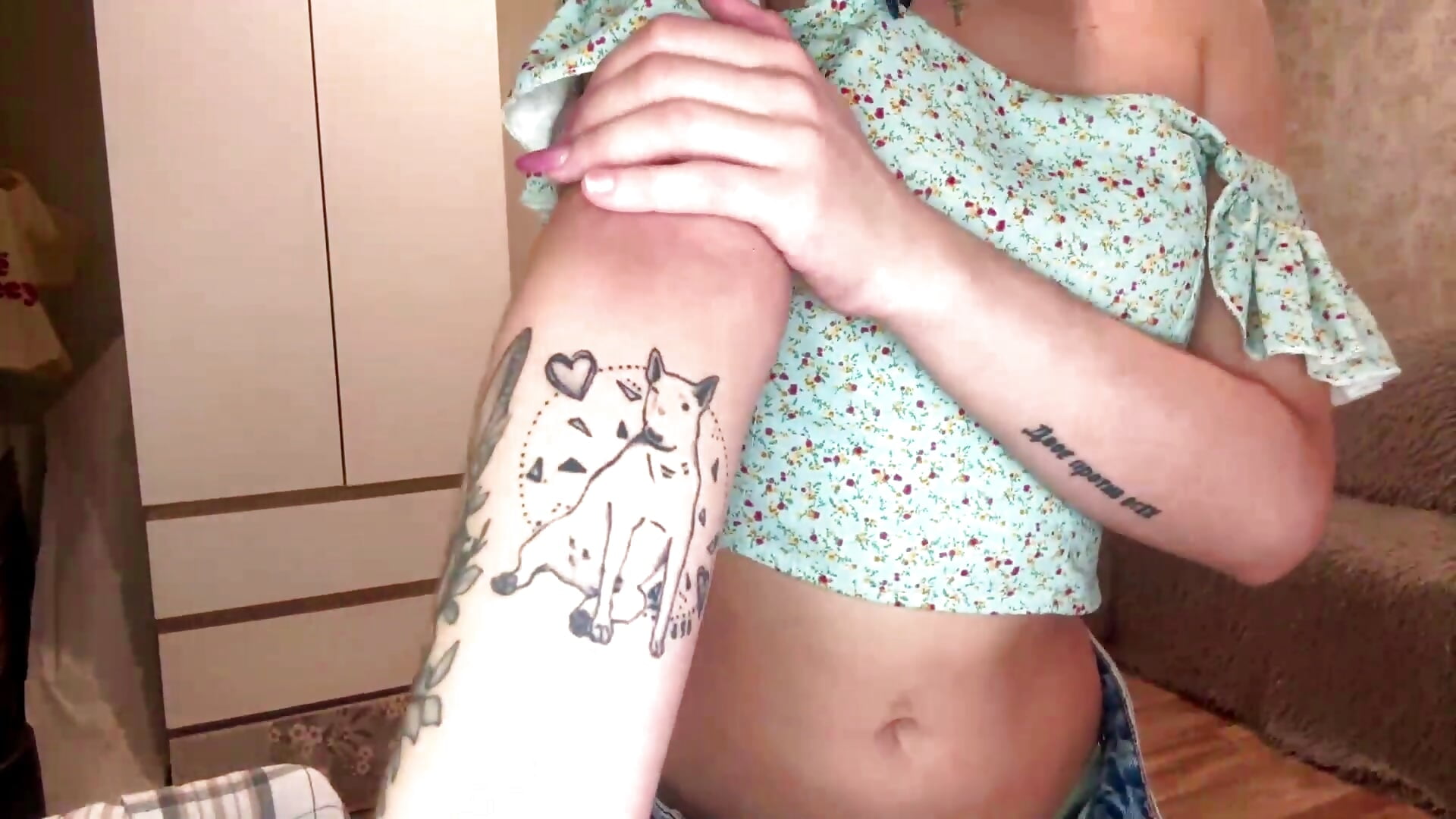 Tatoos - video LoveEvelyn kameramallilta
