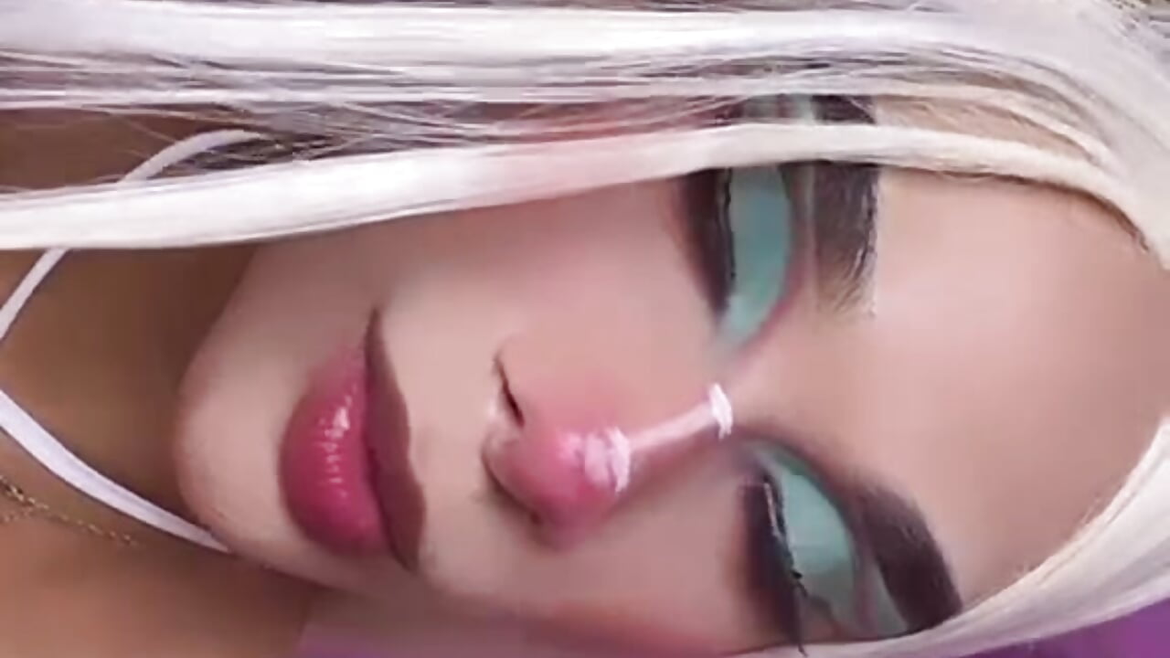 seductive gaze🔥 - video by shuruk_sarahis cam model
