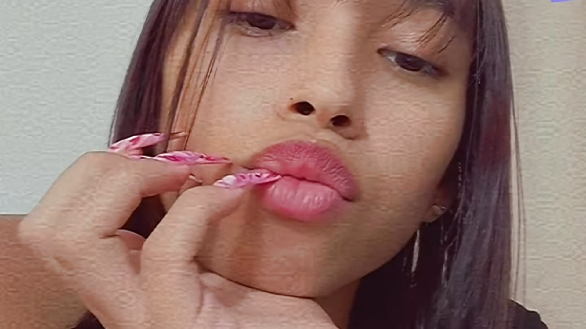 filtered-432C27C8-34BE-4753-BFA4-1E545813D1CF - video oleh Palomajones1