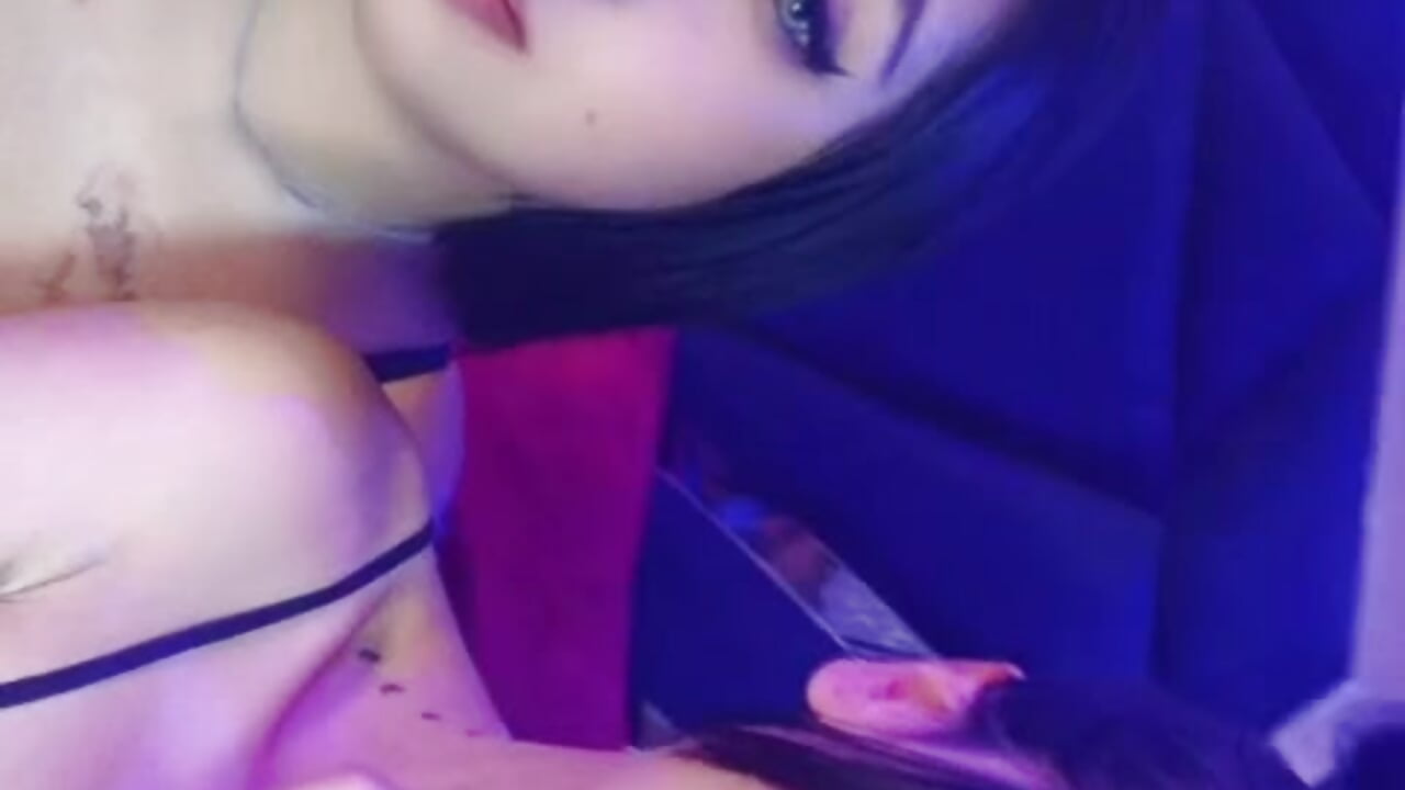 ZOE AND ROXANE - video oleh Zoe_Roxane