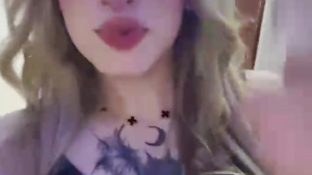 MEE 🌸– cloe_luux kameramodell videója
