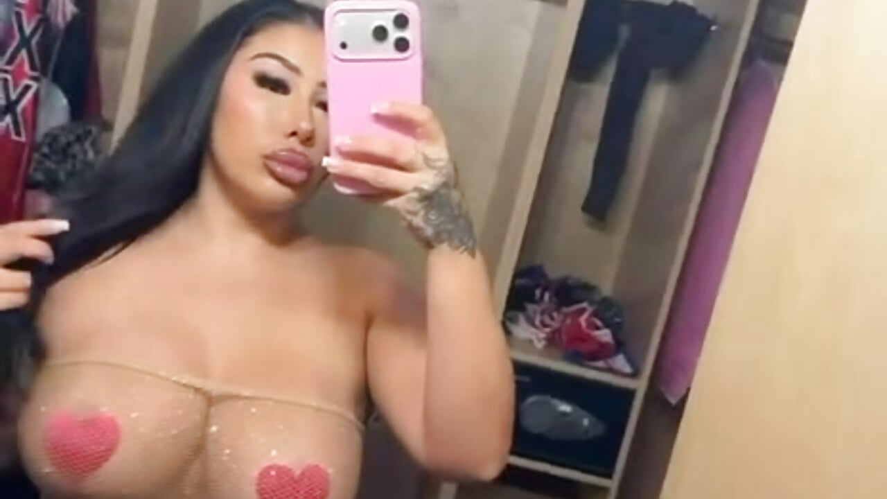 <3 - video by selina_ricci cam model
