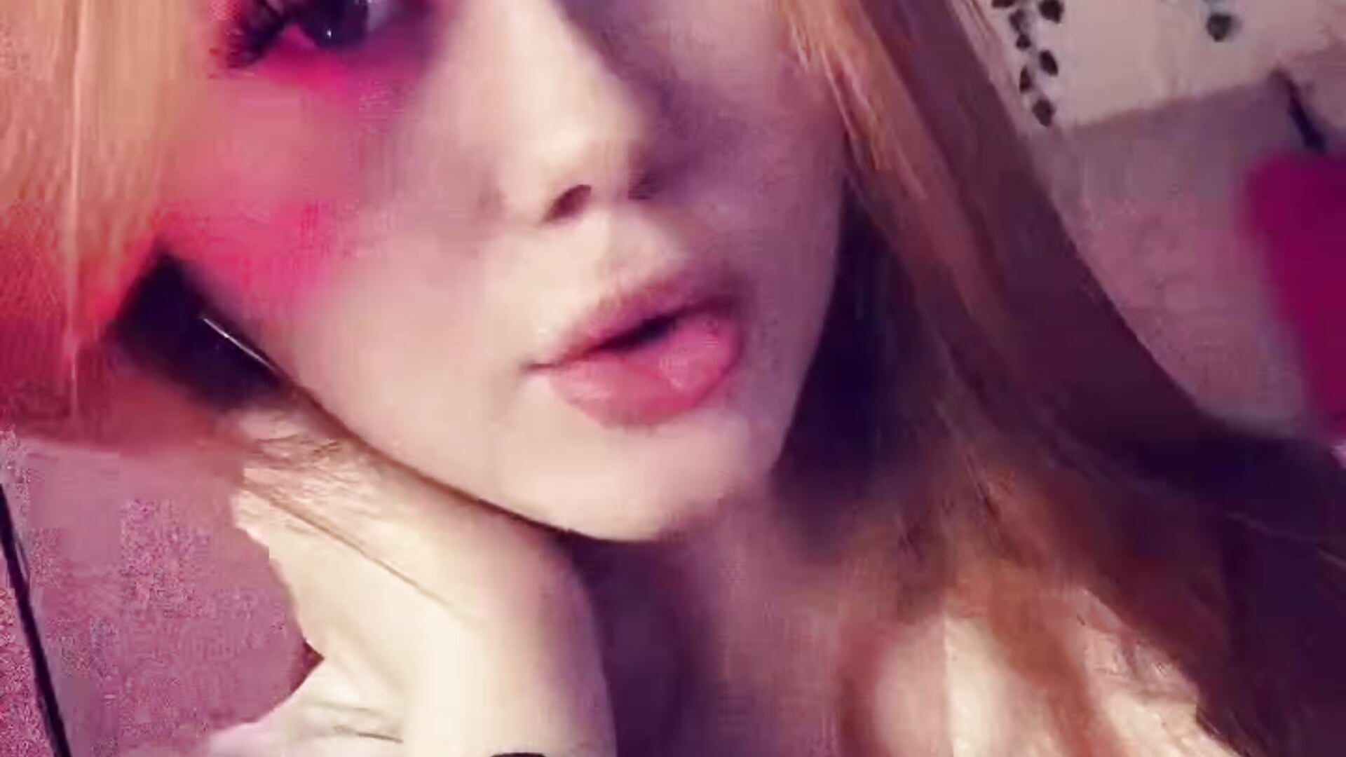 💥 - відео від вебкаммоделі M0llyKitty