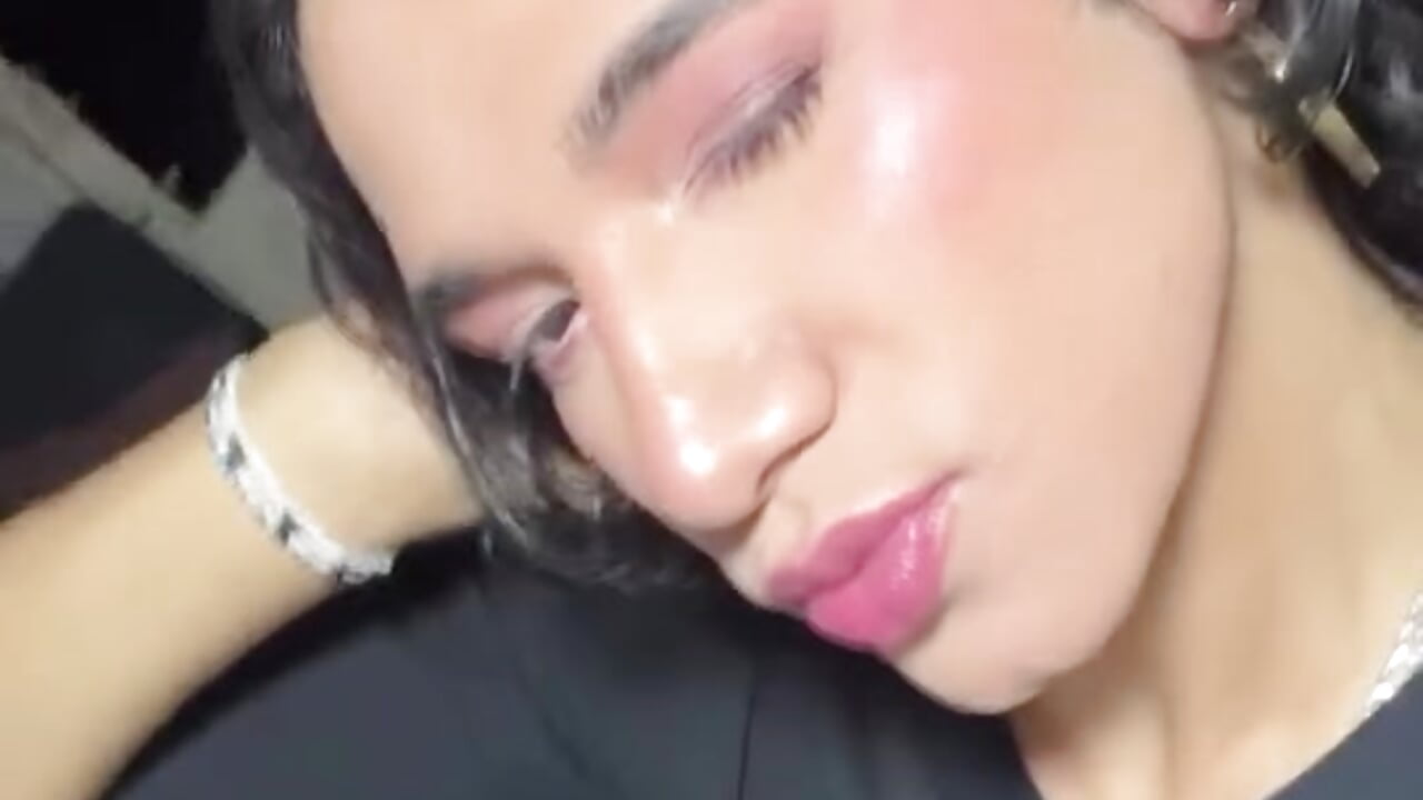 Hii 🤗 - video van Vaiolet_Storm