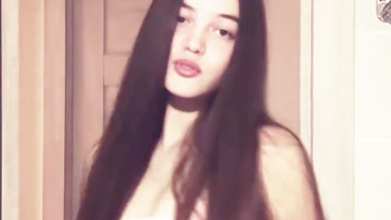 you can see my whole body 🥵 - video van SimaKlase