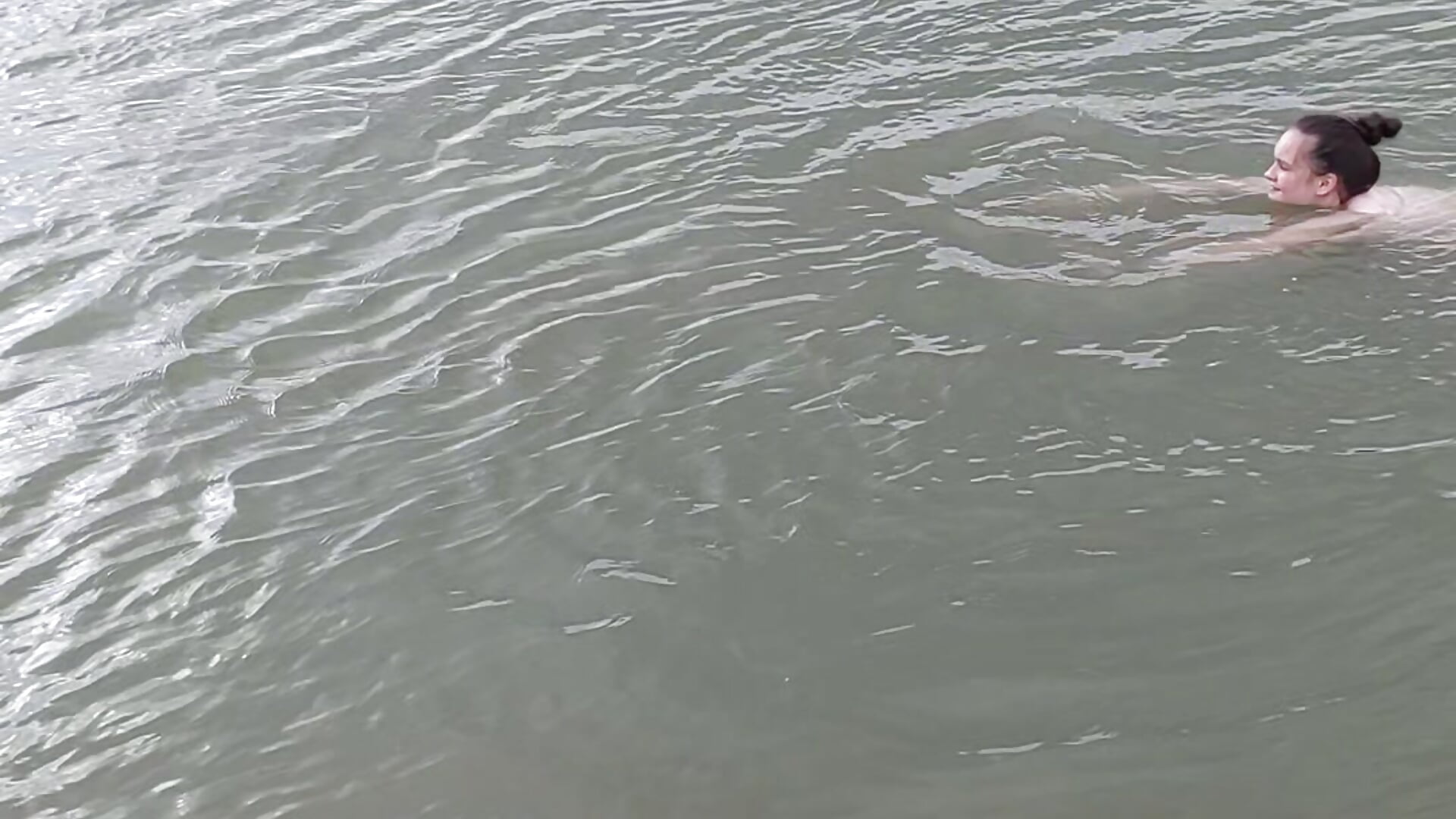 I'm swimming in the river without a bra - video Cutie_Sophie kameramallilta