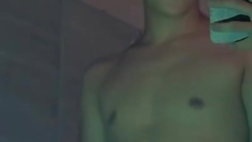 v1c044g50000daagmi7og65r3hpkoti0 - סרטון של LatinBoy27
