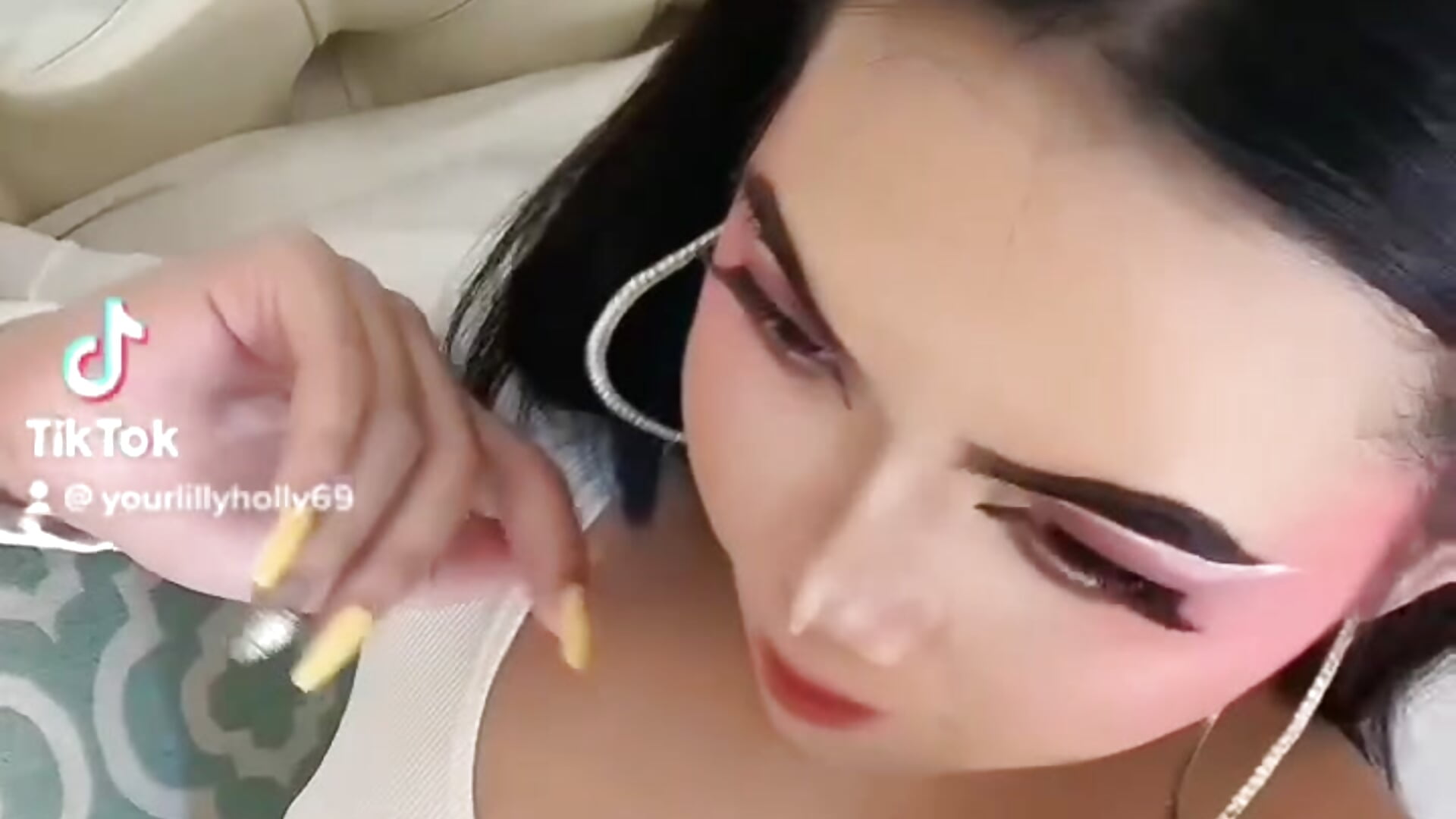 trim,D3A487EE-8820-4C6C-A88A-874C6E8886D2 - video by ButterflyGoddess cam model