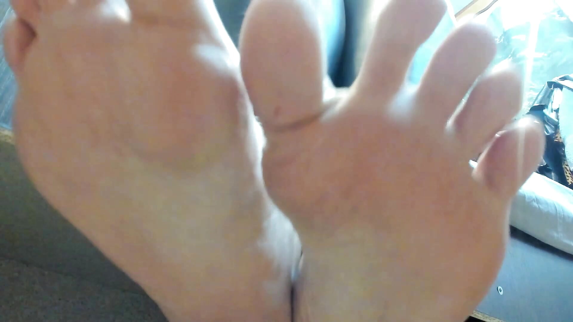 my feet so close to your face! - video di switchlorenx modella di cam