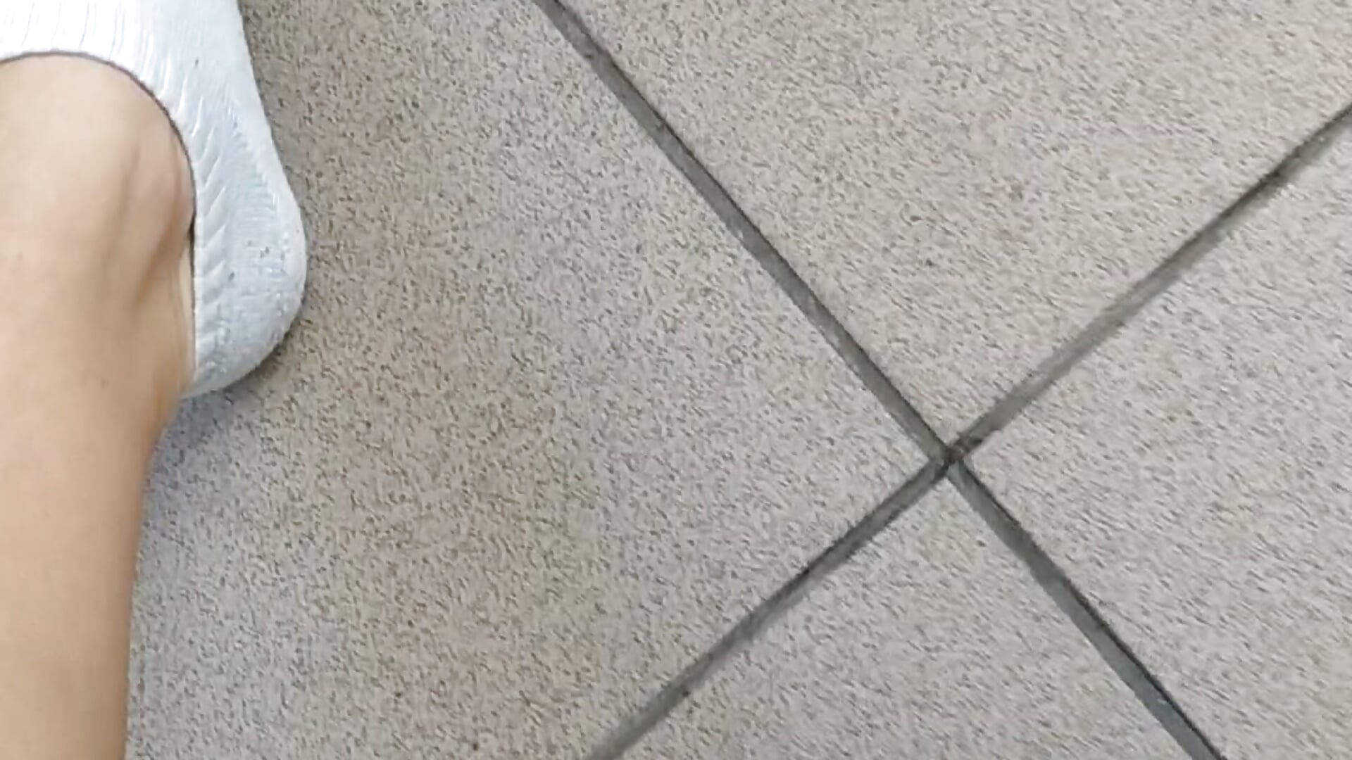 Making white sock dirty - video by SluttyBanana cam model