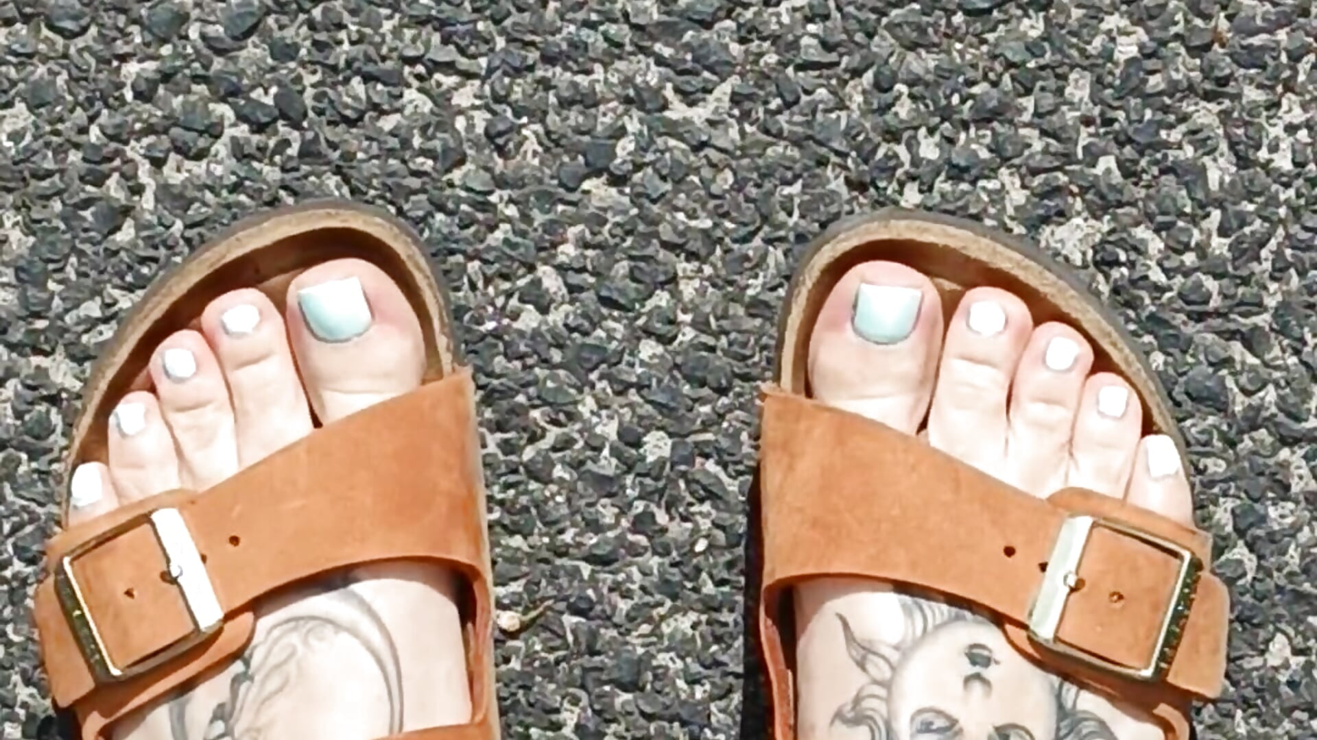 Summer feet in birkenstock, light blue toes - video by SluttyBanana cam model