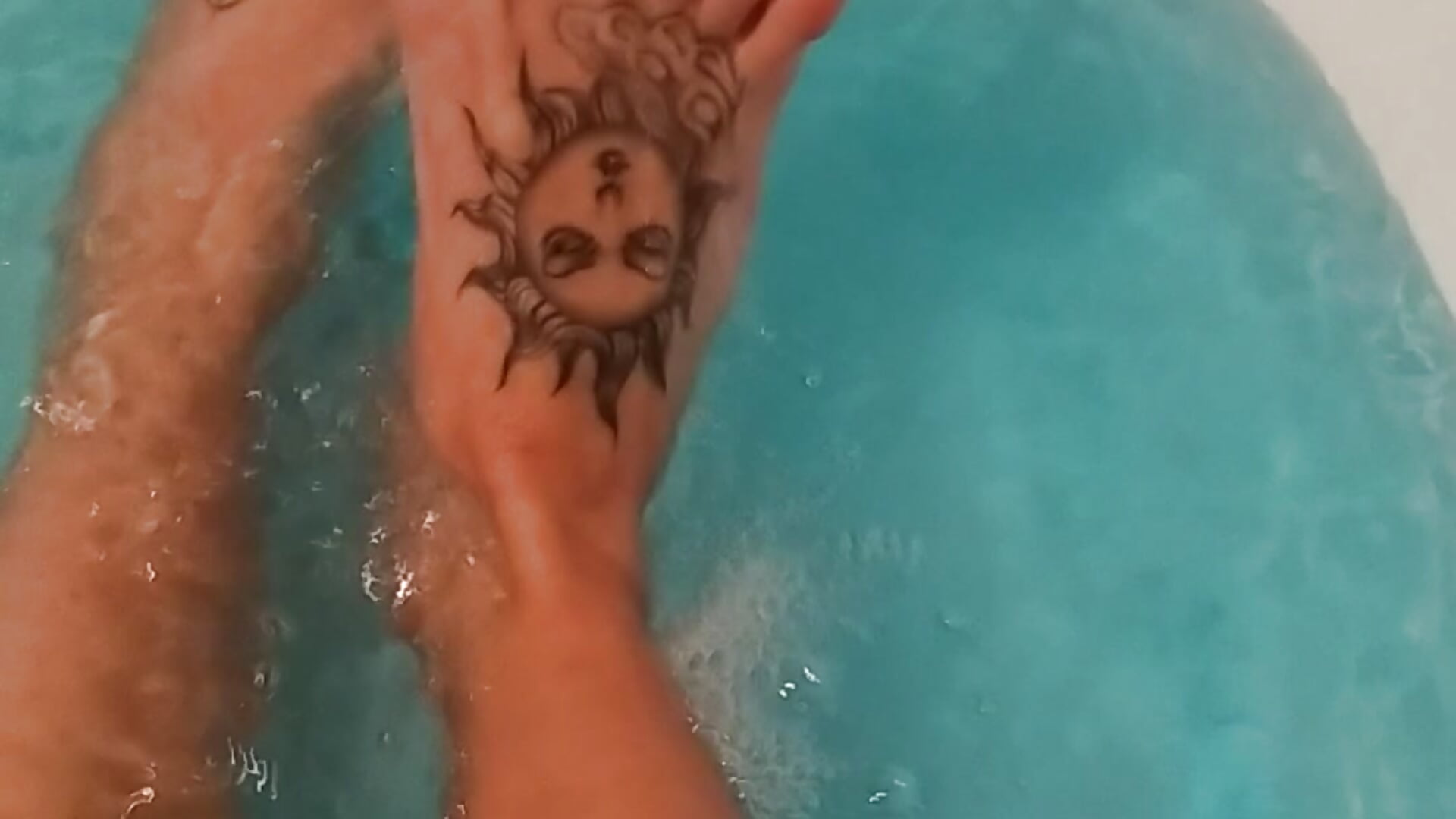 Bath swimming feet - video by SluttyBanana cam model