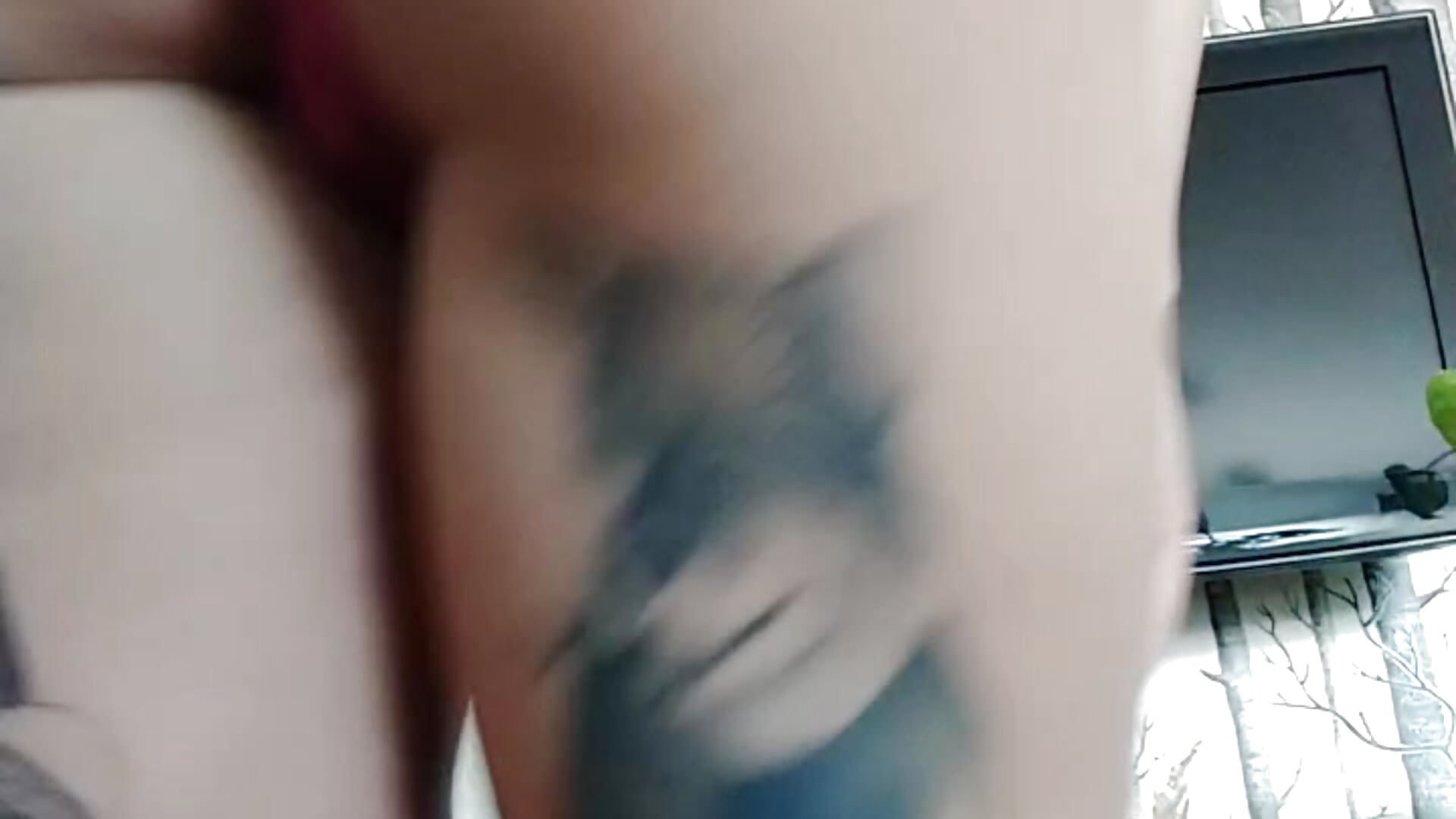 Juicy grande culo shaking in your face! - video by SluttyBanana cam model