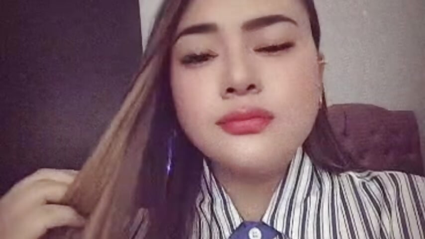 just look at me - video oleh model kamera ReyleDoll