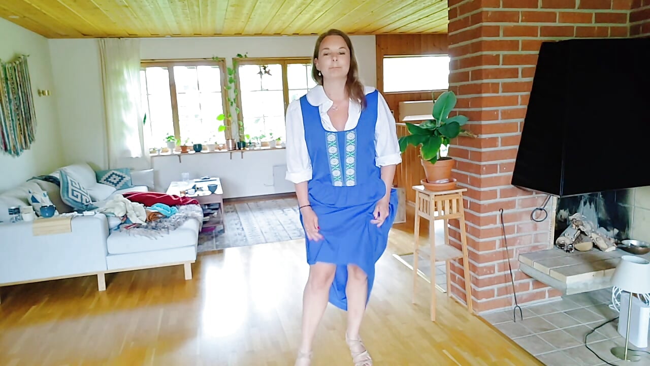 Glad Nationaldag:) striptease i Sverigeklänning, lås upp längre versionen om du vill se med dildo ;) – video af SwedishJennifer cam-model