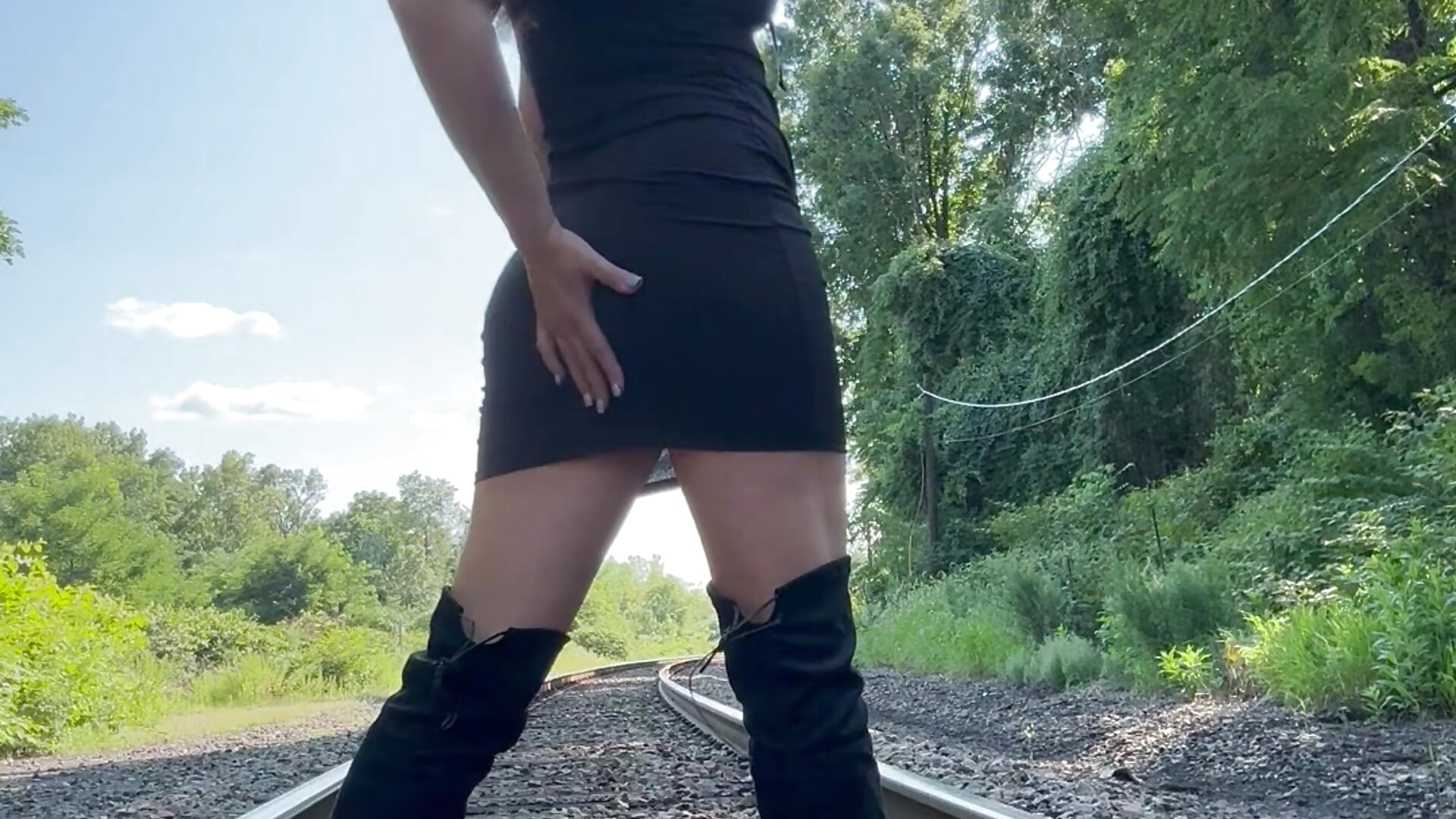 🛤️Railroad Wiggle🍑 - video di MiraKisss modella di cam