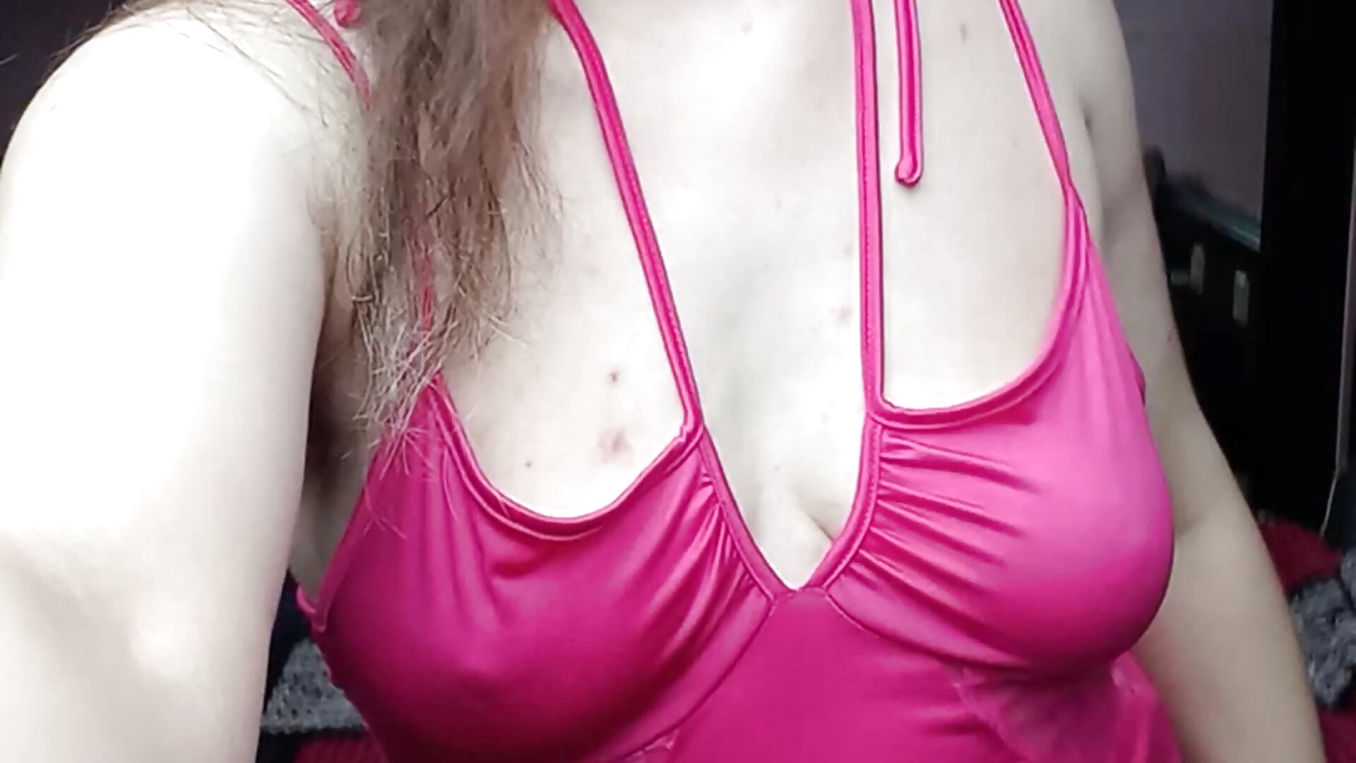 Tease you in hot sexy outfit 🤭🤫🤔😏🤪 - video by SexyAmanda33 cam model