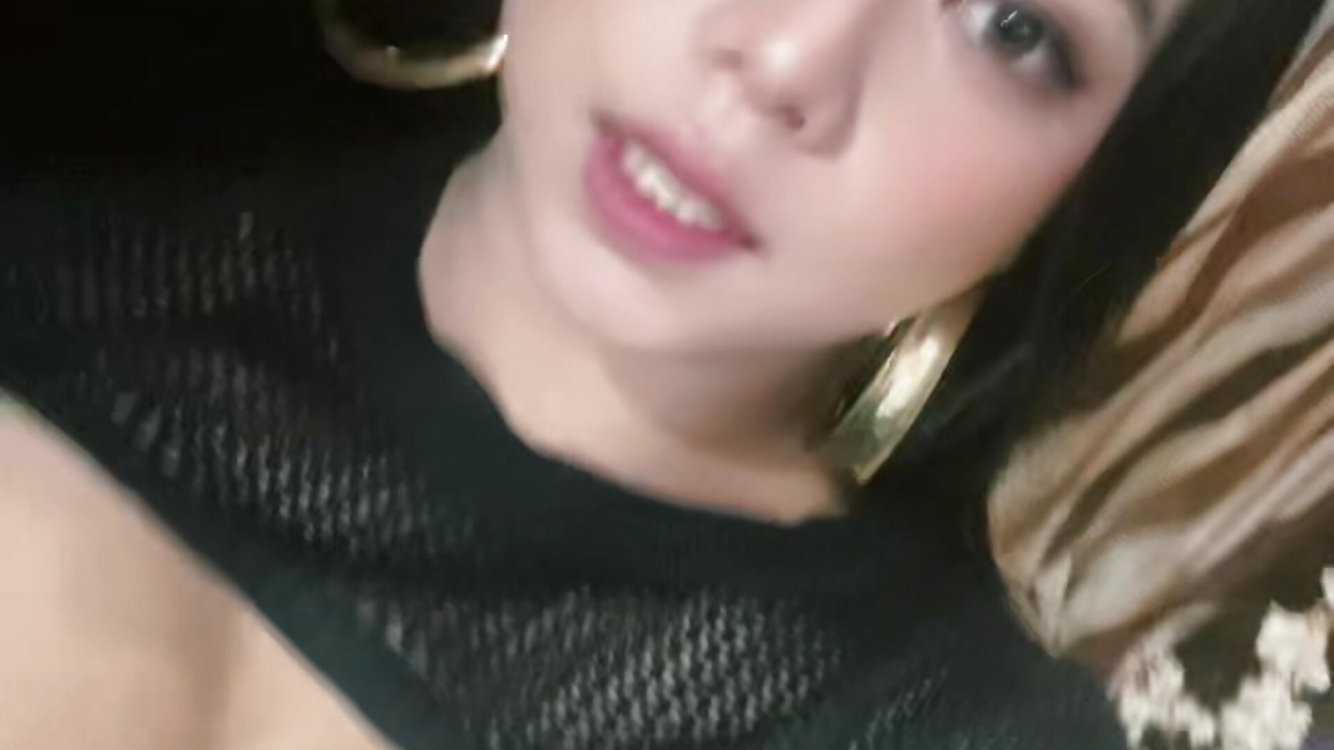 Hi there - video by Roxylicious cam model