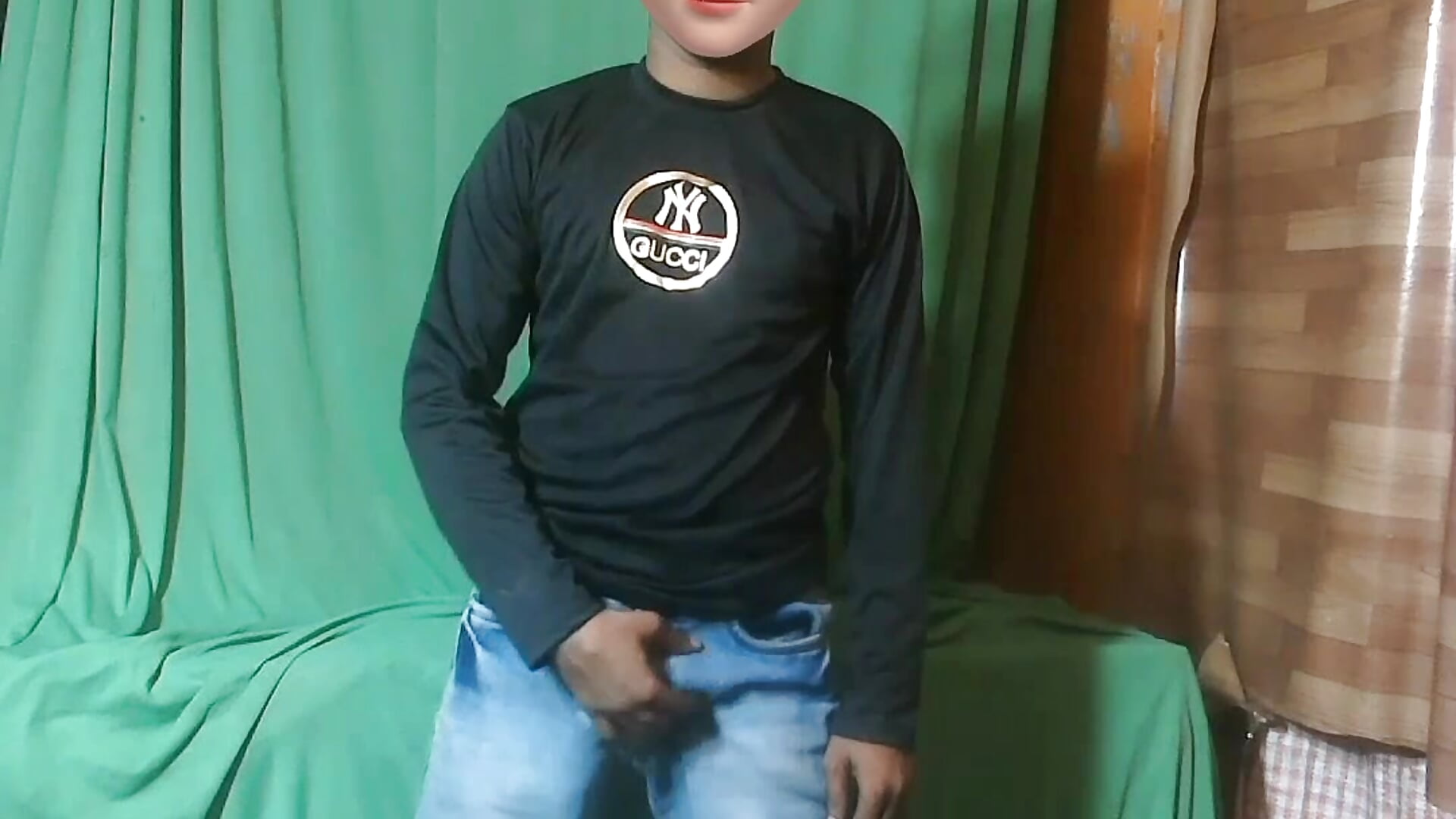 desiboy handjob fun vid – видео вебкам-модели desiboy1101