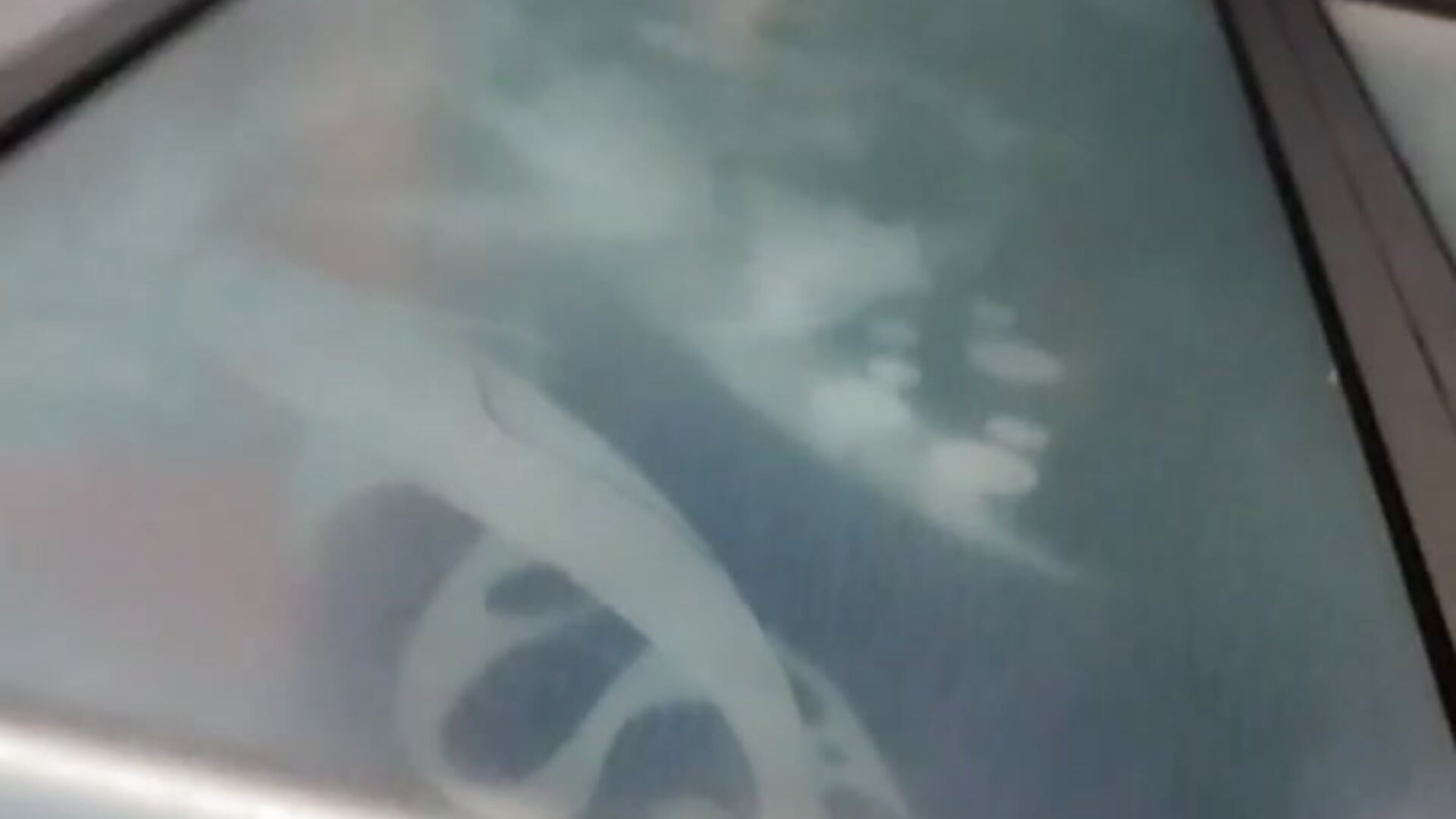 I was taking a shower, but I couldn't hold back my desire to touch myself and the glass in my bathro – video od webkamerové modelky VikoHands