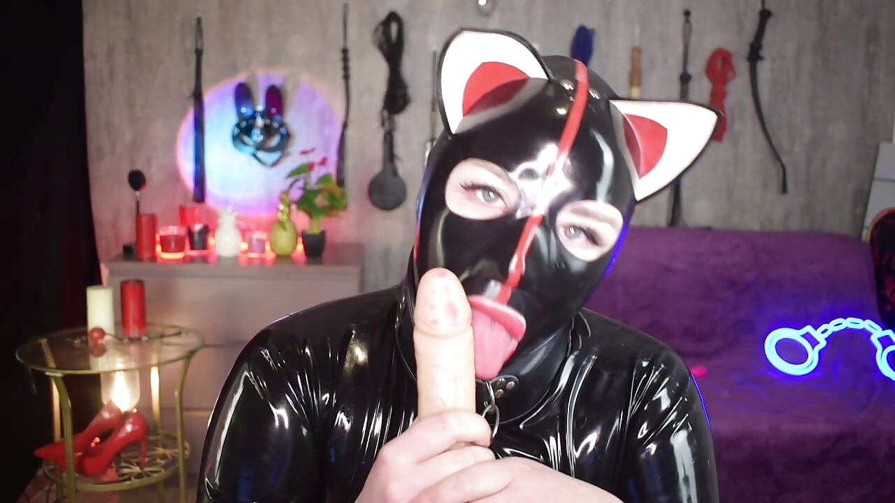 latex kitty in a collar licking your cock - video by Bella_smoke cam model