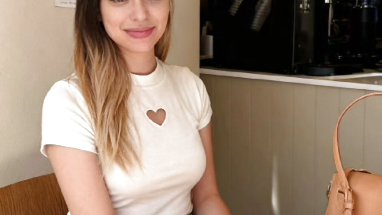 coffee – video modela na kameri juliahayessxx