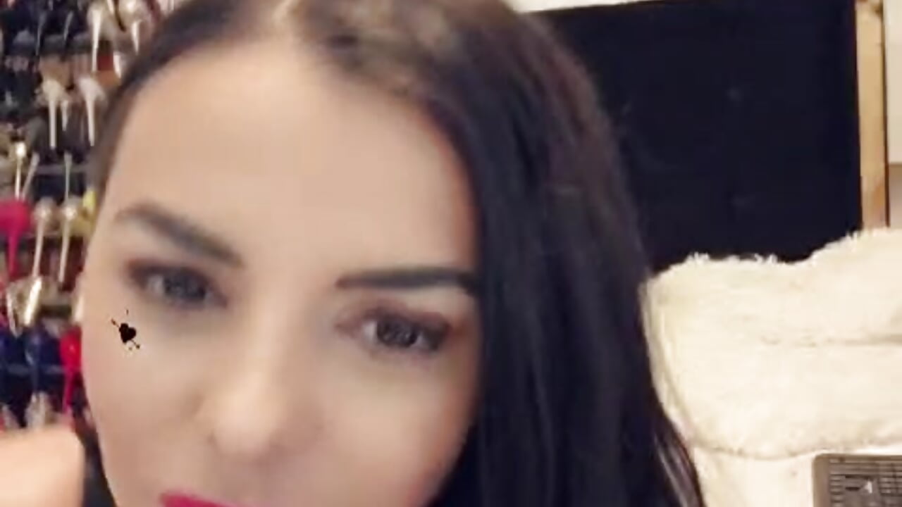 hello, there - video van juliahayessxx cam-model