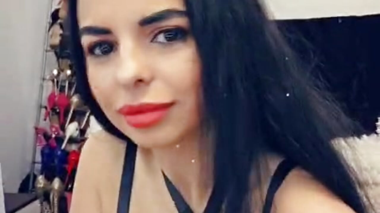 julia black - clip cu juliahayessxx model videochat