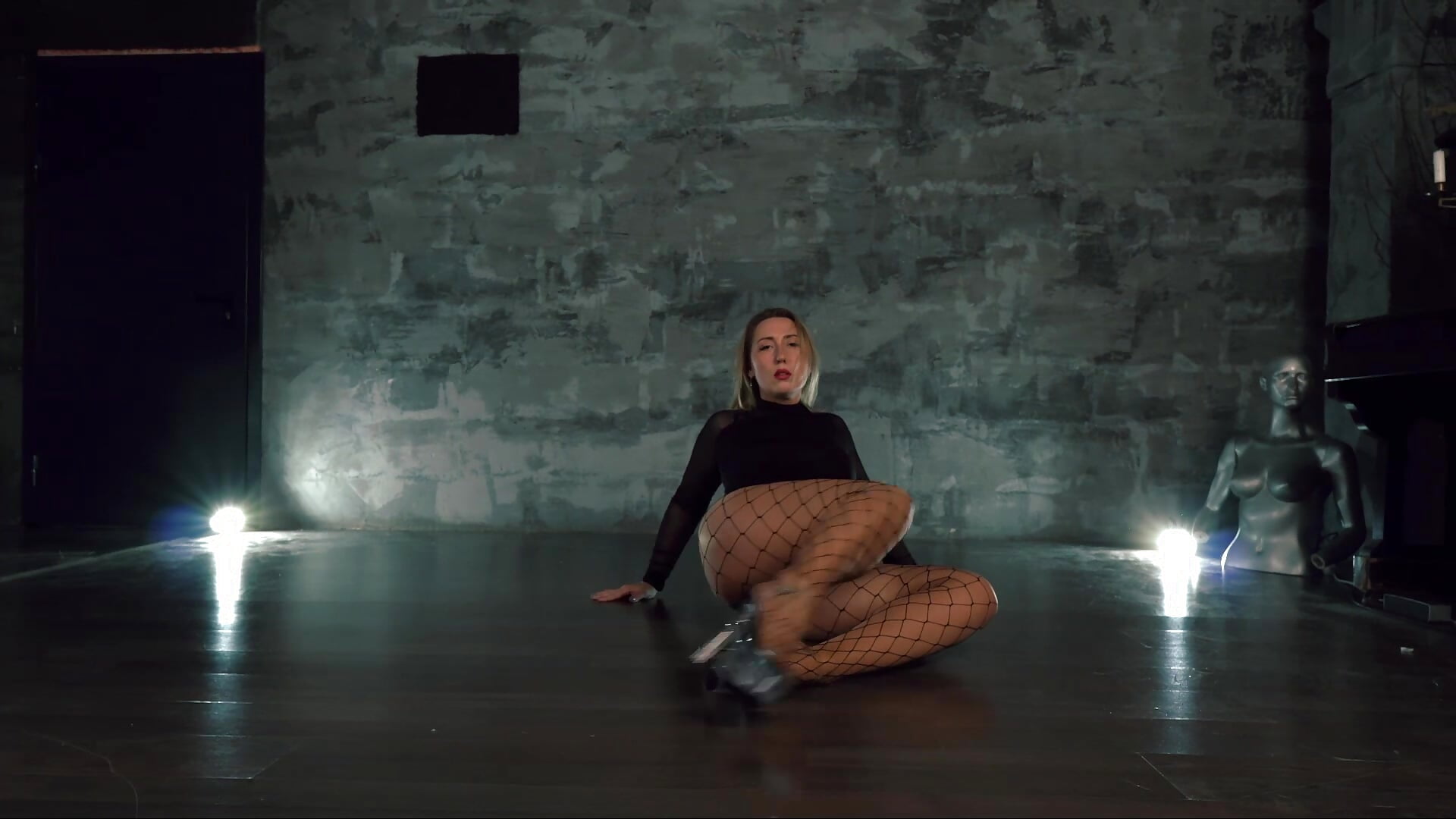 Stripdance - video by MilenochcaDiamond cam model