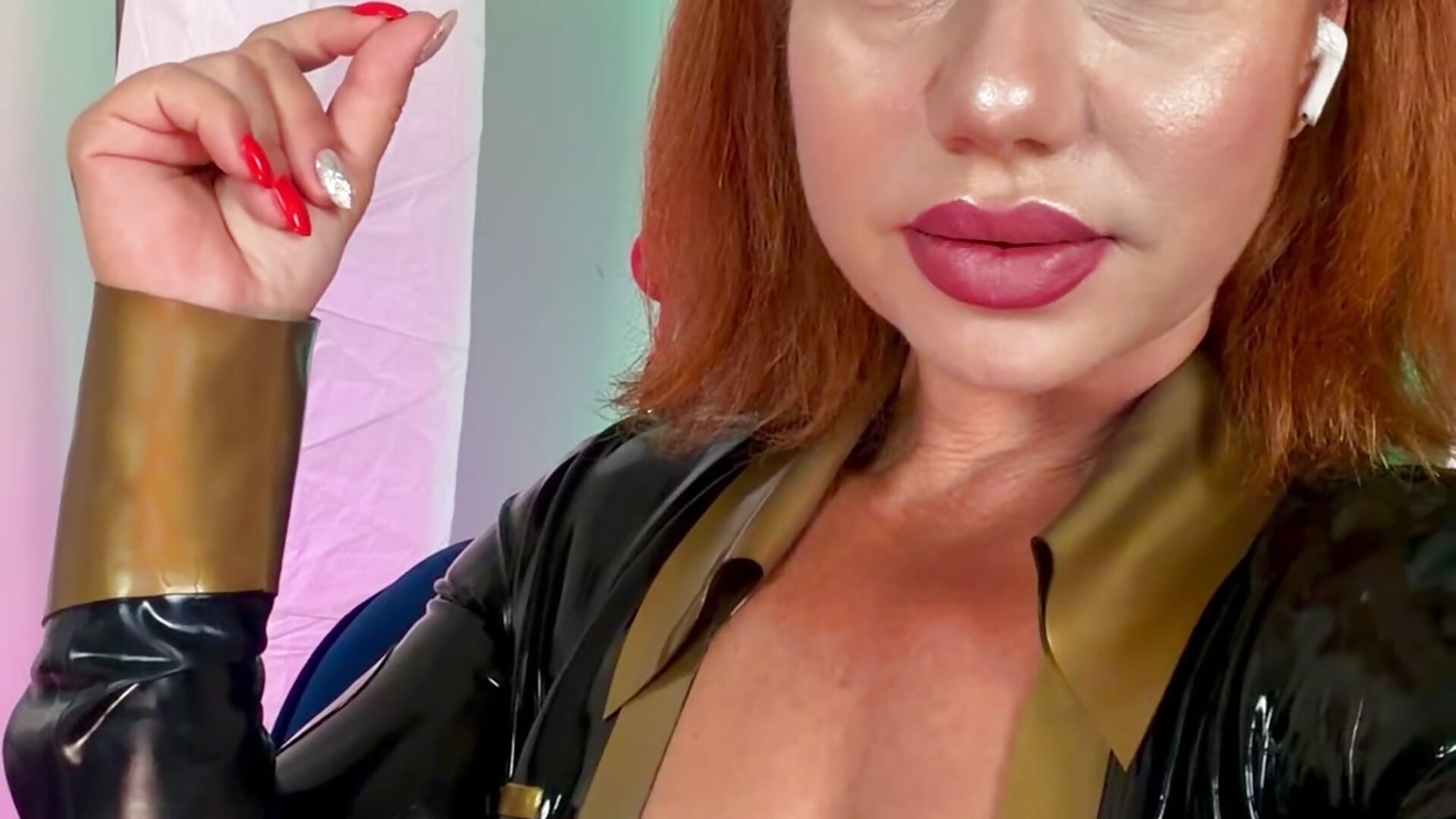 Send now ! 💵 #findom #findomaddict #paypig - video di Ella__Kross modella di cam