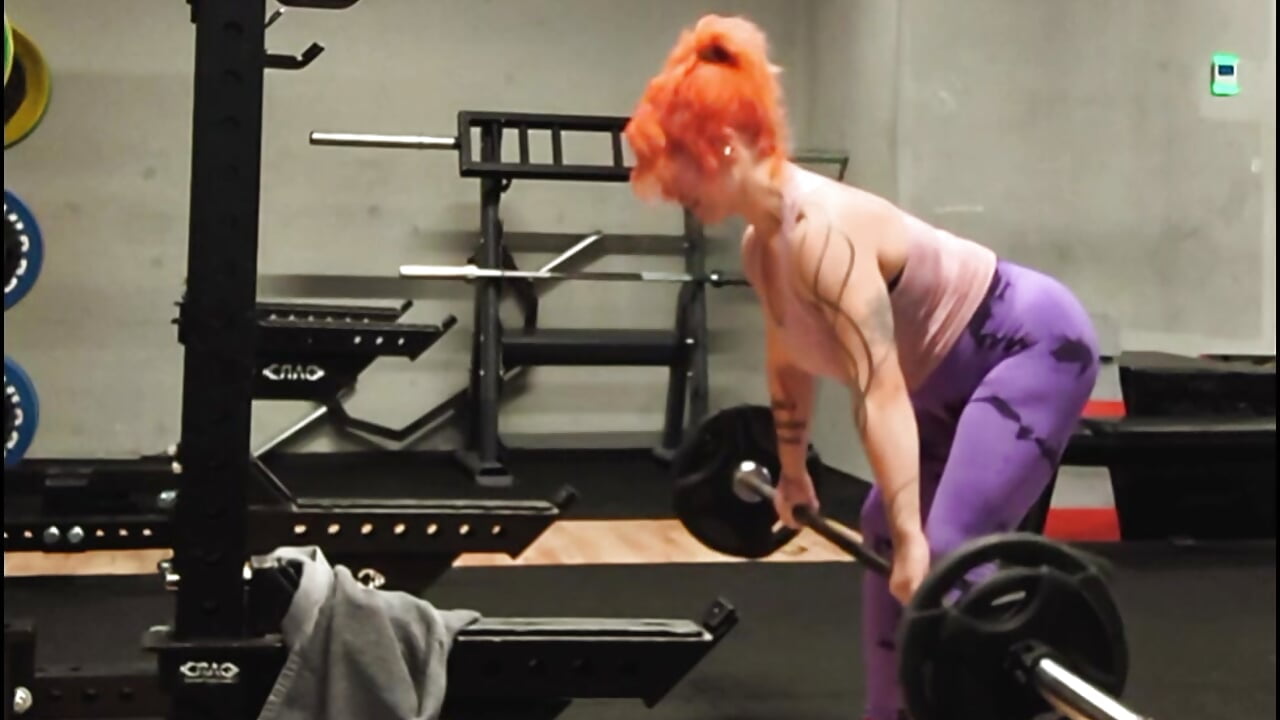 Deadlift in the gym 50 kg #muscular #strongwoman #bulk #bulking #bodybuilding