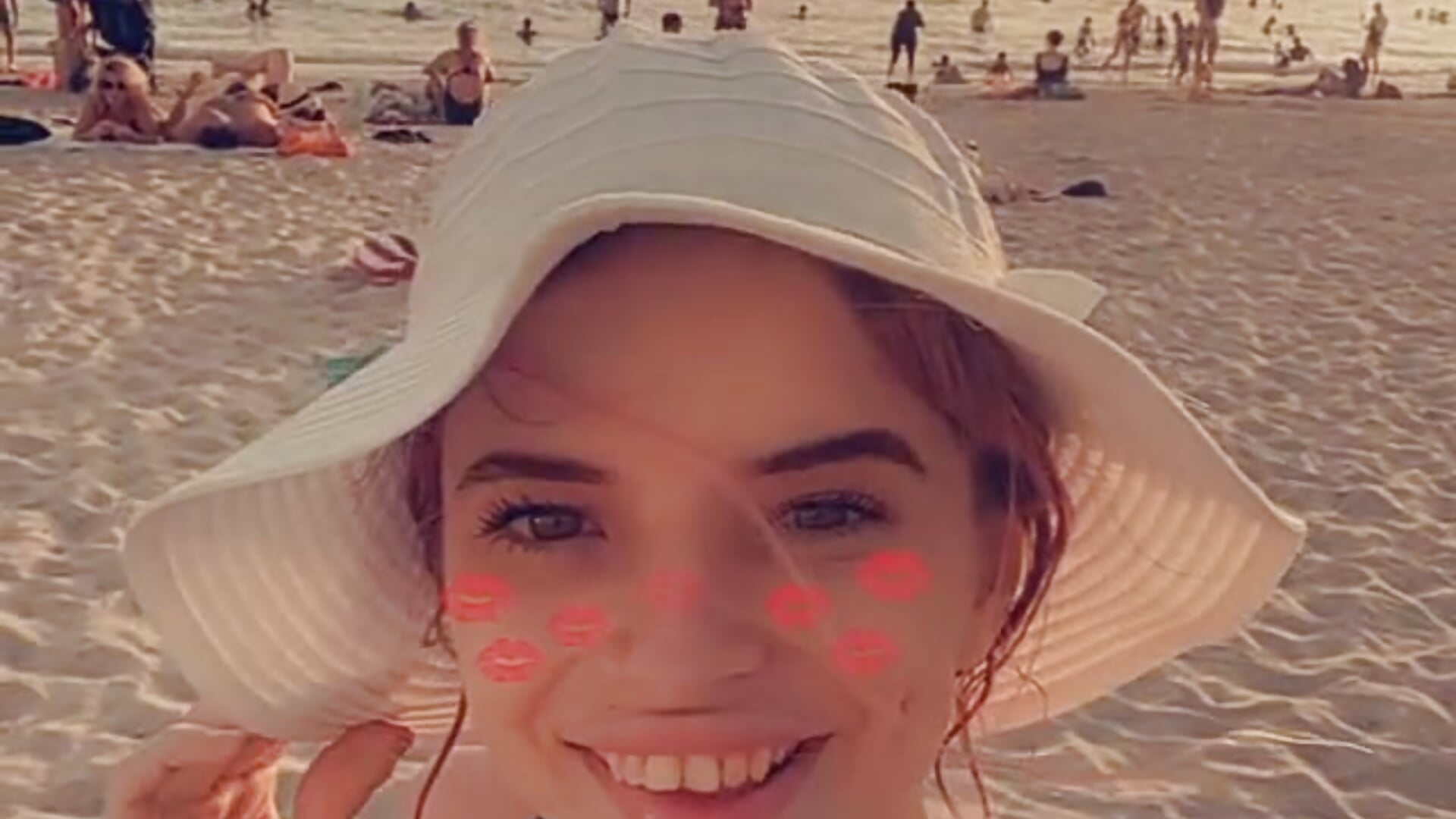 Hello from dubai. Alisa miss you boys - video by margolisa cam model