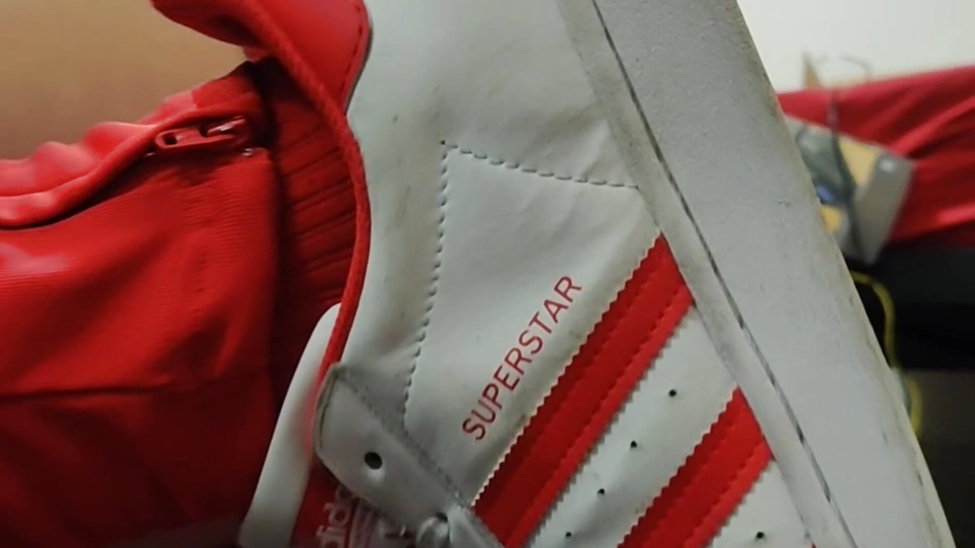 dildo tease 15sec - video by DerrickDigBick cam model