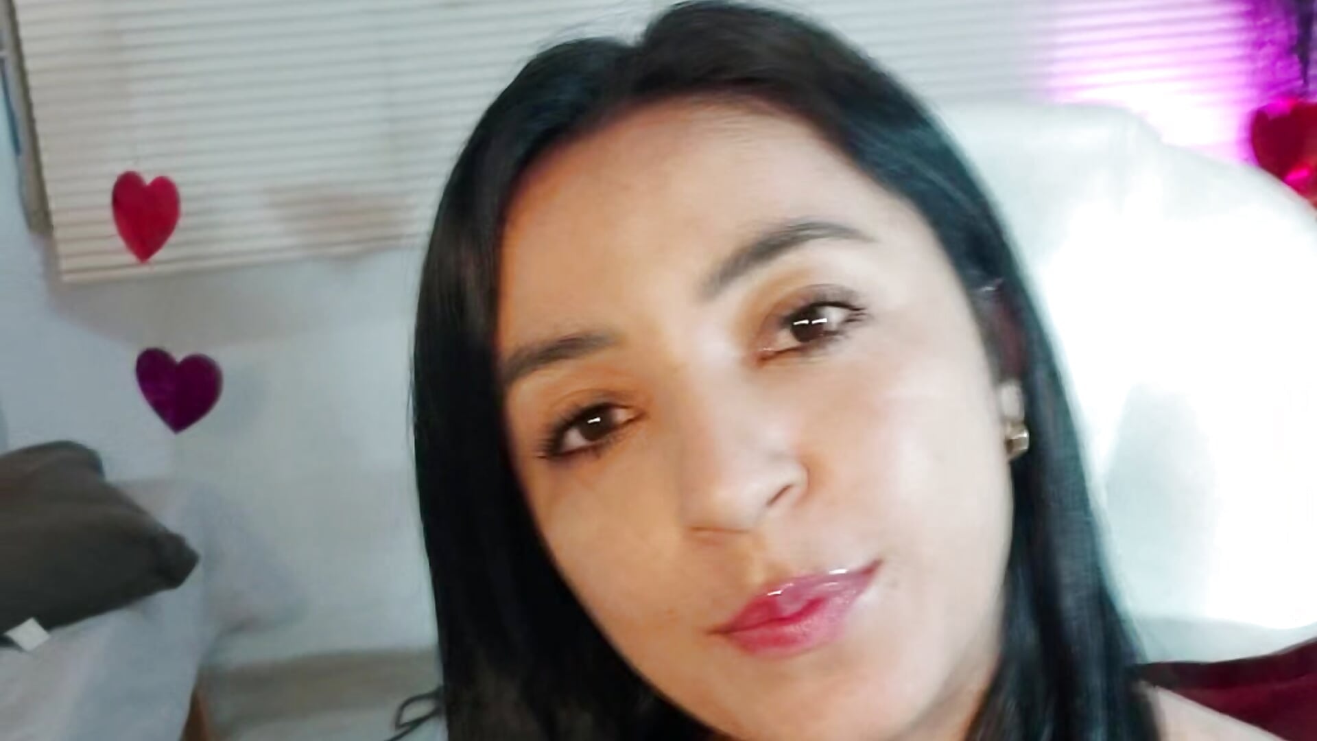 red day - video by alejalatinhot cam model