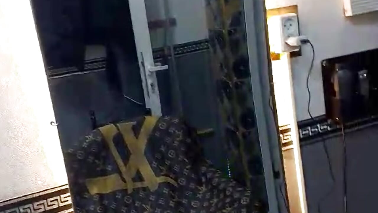 Messenger_creation_182312A4-D69D-4463-AAE7-72D6054BCAF7 - video oleh model kamera kamellkhm