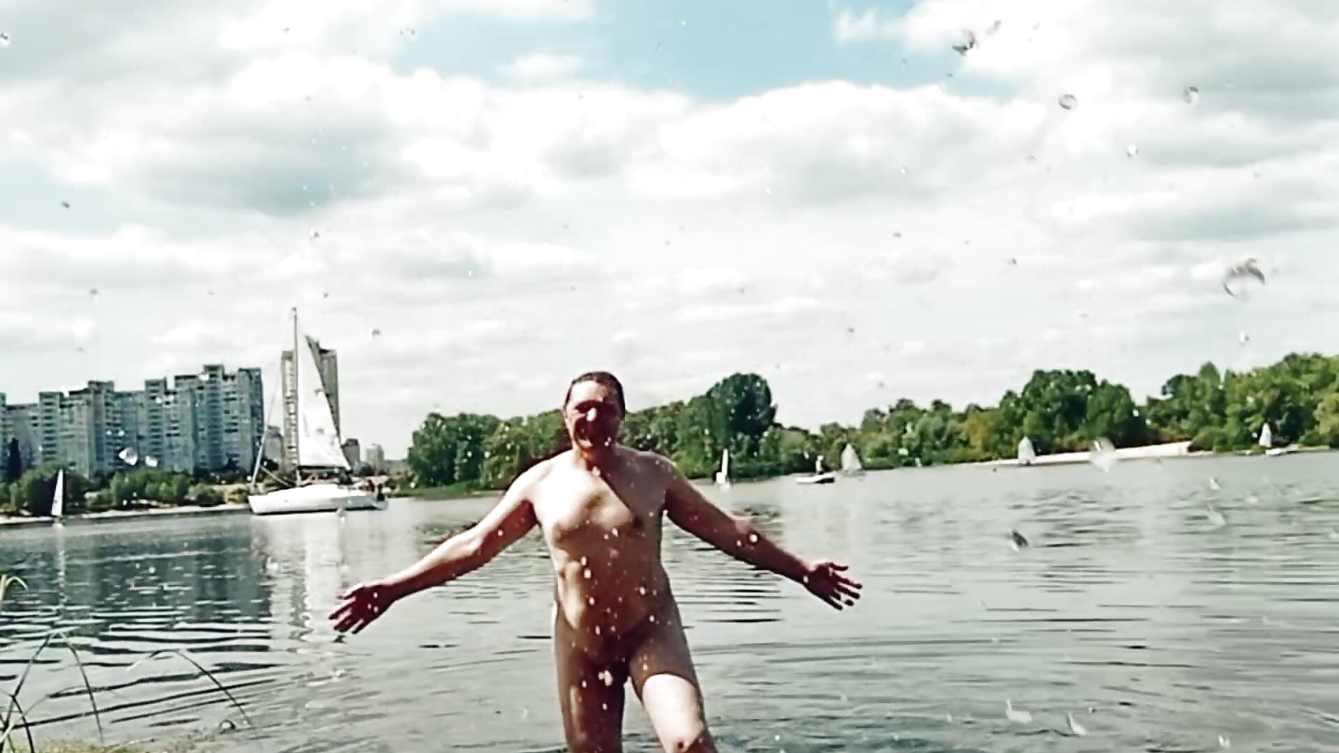 Naked swimming in the river - Купание голышом на речке - відео від вебкаммоделі Pokaz2020