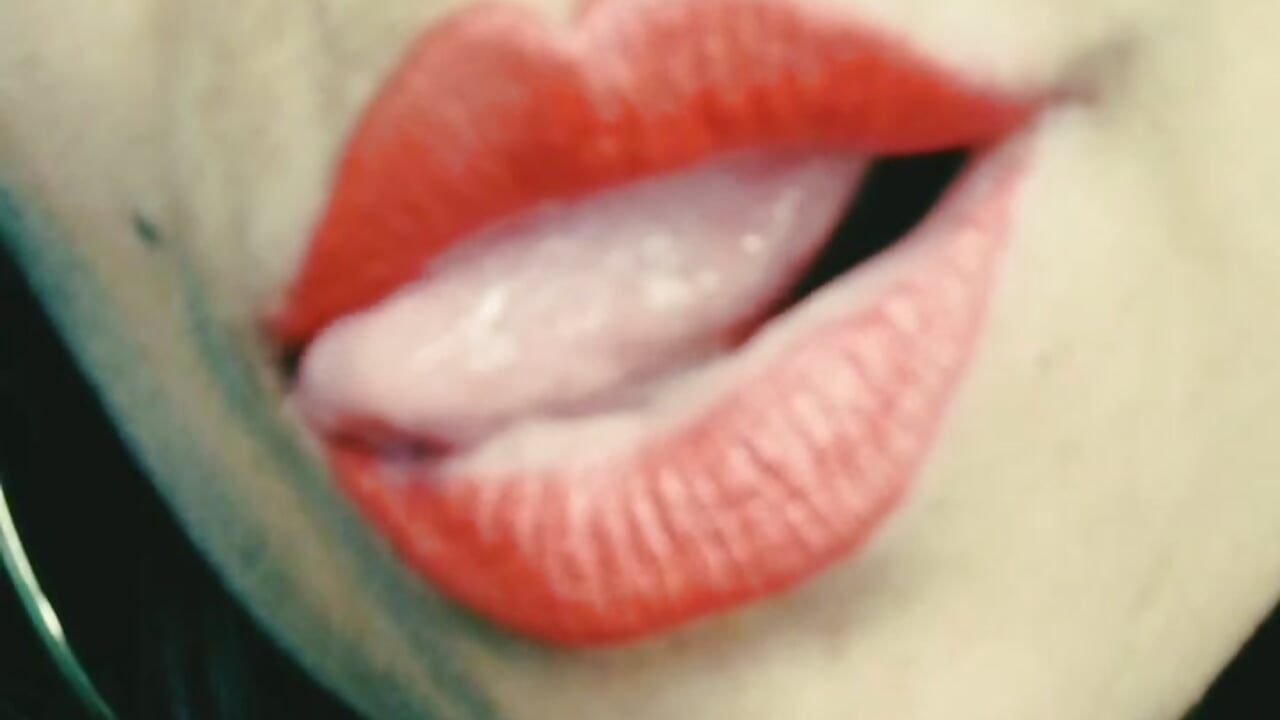 LOTS OF HOT KISSES - vidéo du modèle de showcams ZAHI_WILLX