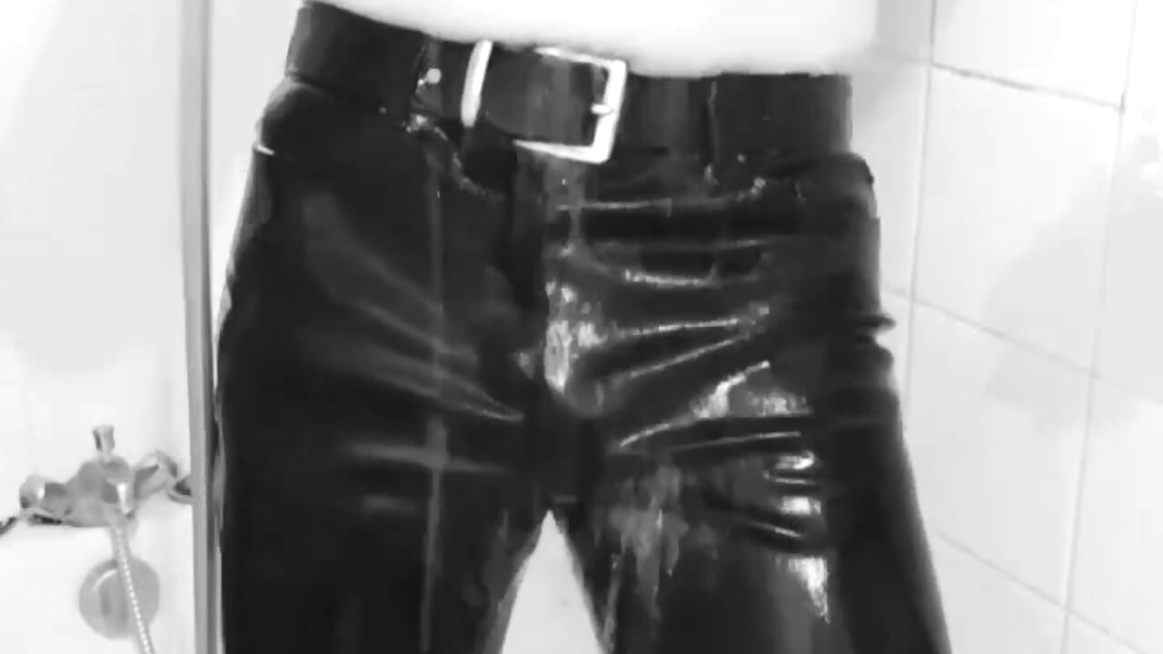 CUIR MOUILLE - video di tom_sauwer modella di cam