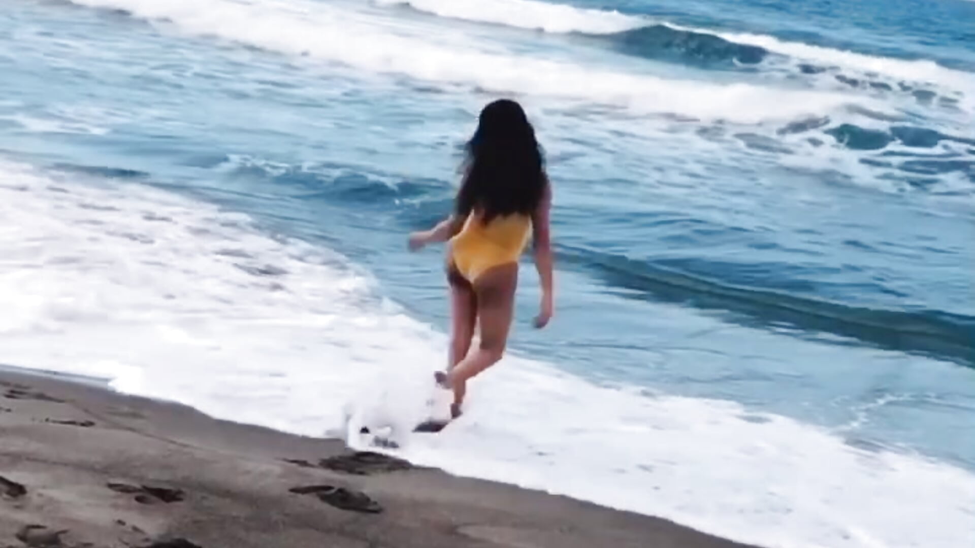 Enjoying my dose of Vitamin Sea! - video di Jakolera2026 modella di cam