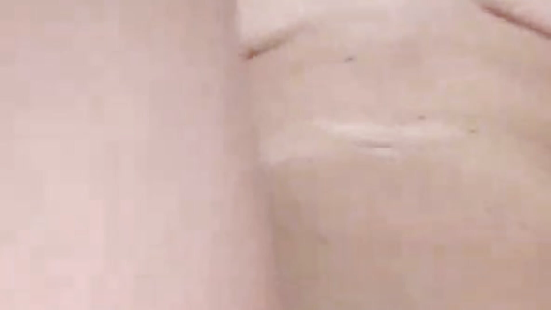 Nuda che mi accarezzo - video by redellyy cam model