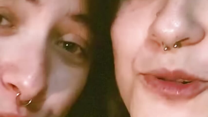 Singing x 2 - video by multiorgasmic_69 cam model