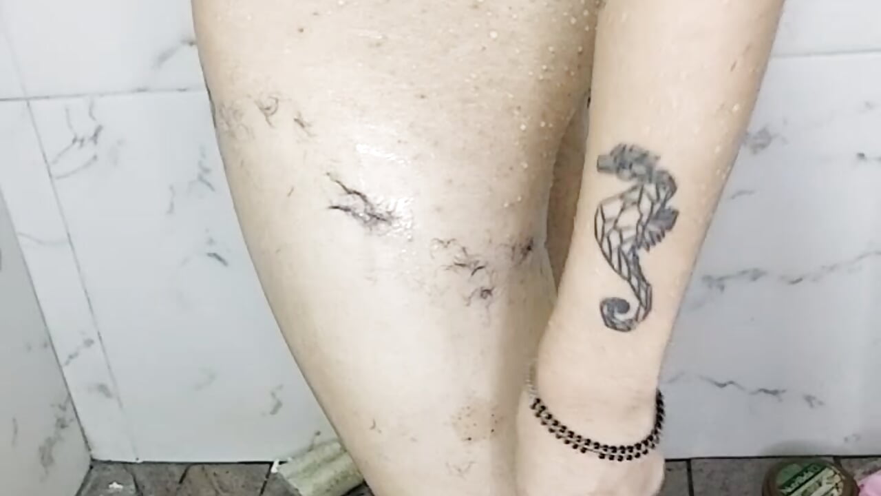 Shaving My Hairy Legs - video by multiorgasmic_69 cam model