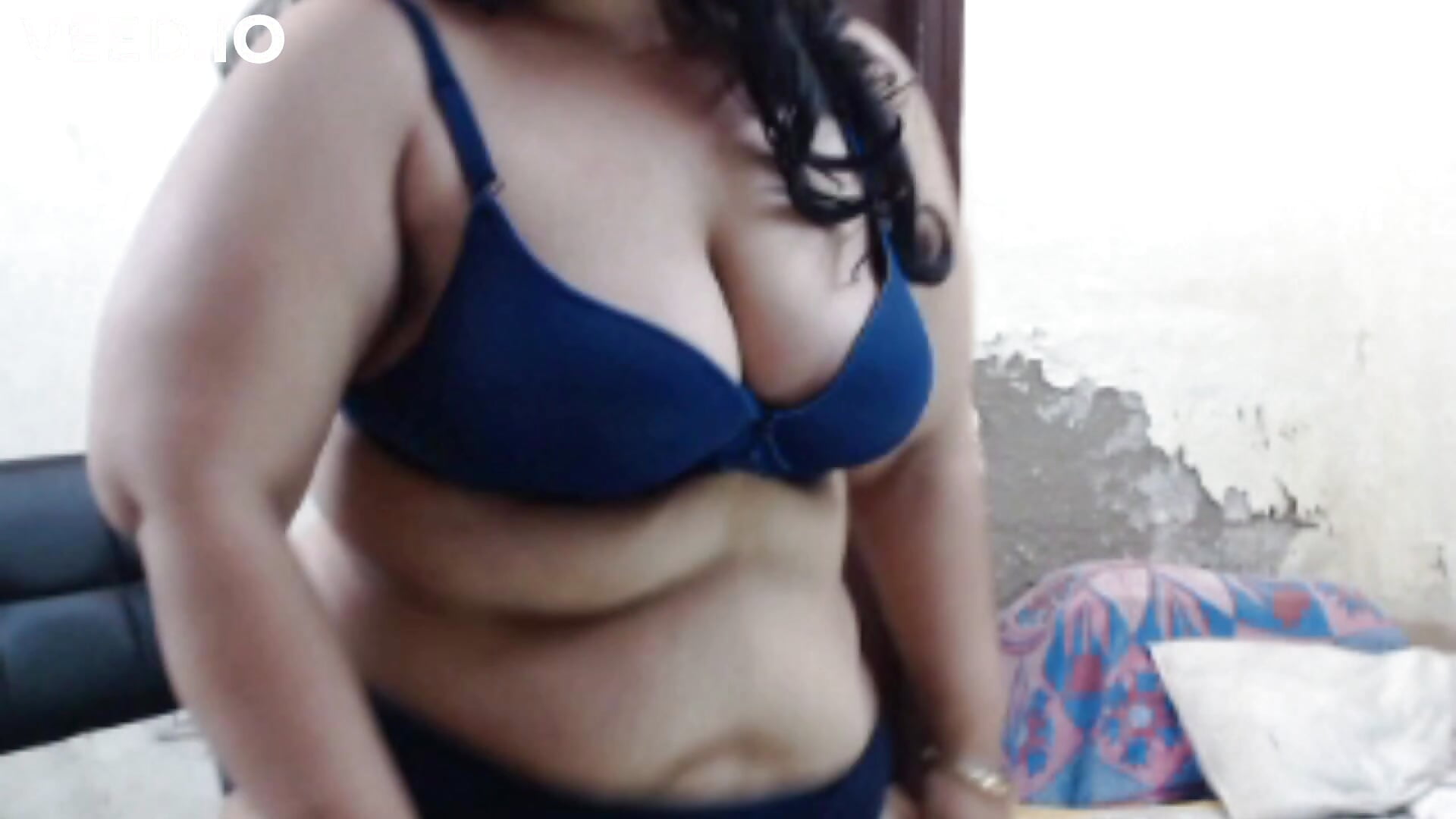 pooja aunty having sex with a foreigner - video by indiankamsutra111 cam model