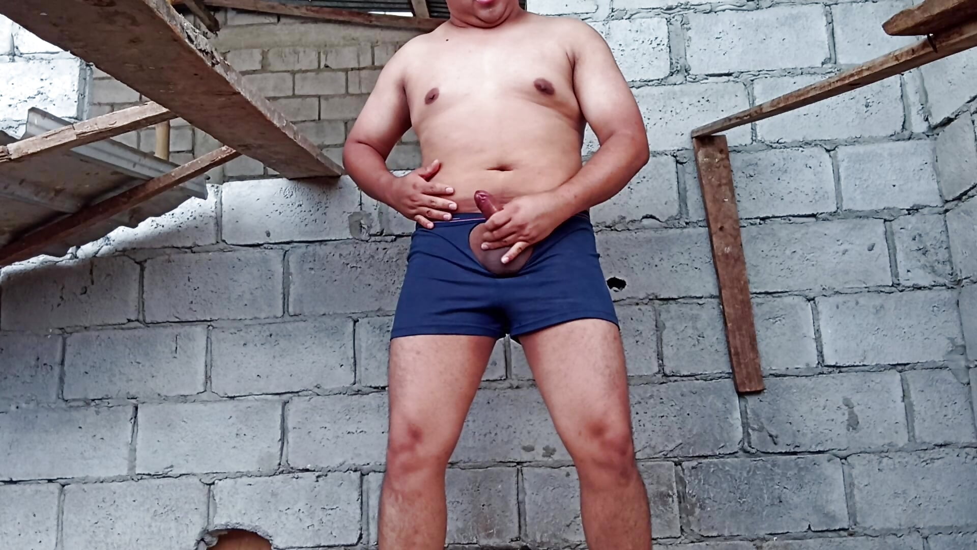 Manoseando Mi Pene por el Hueco de mi Boxer Roto - video by andi_erotic cam model