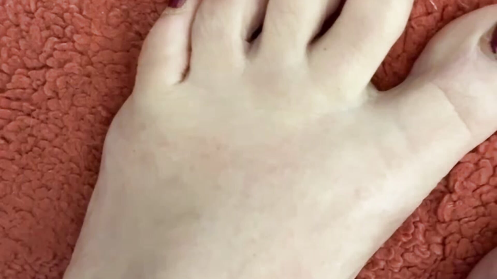 FREE TEASER: My chipped and painted toe nail’s desperately needed a little TLC - vidéo du modèle de showcams catherinecan69