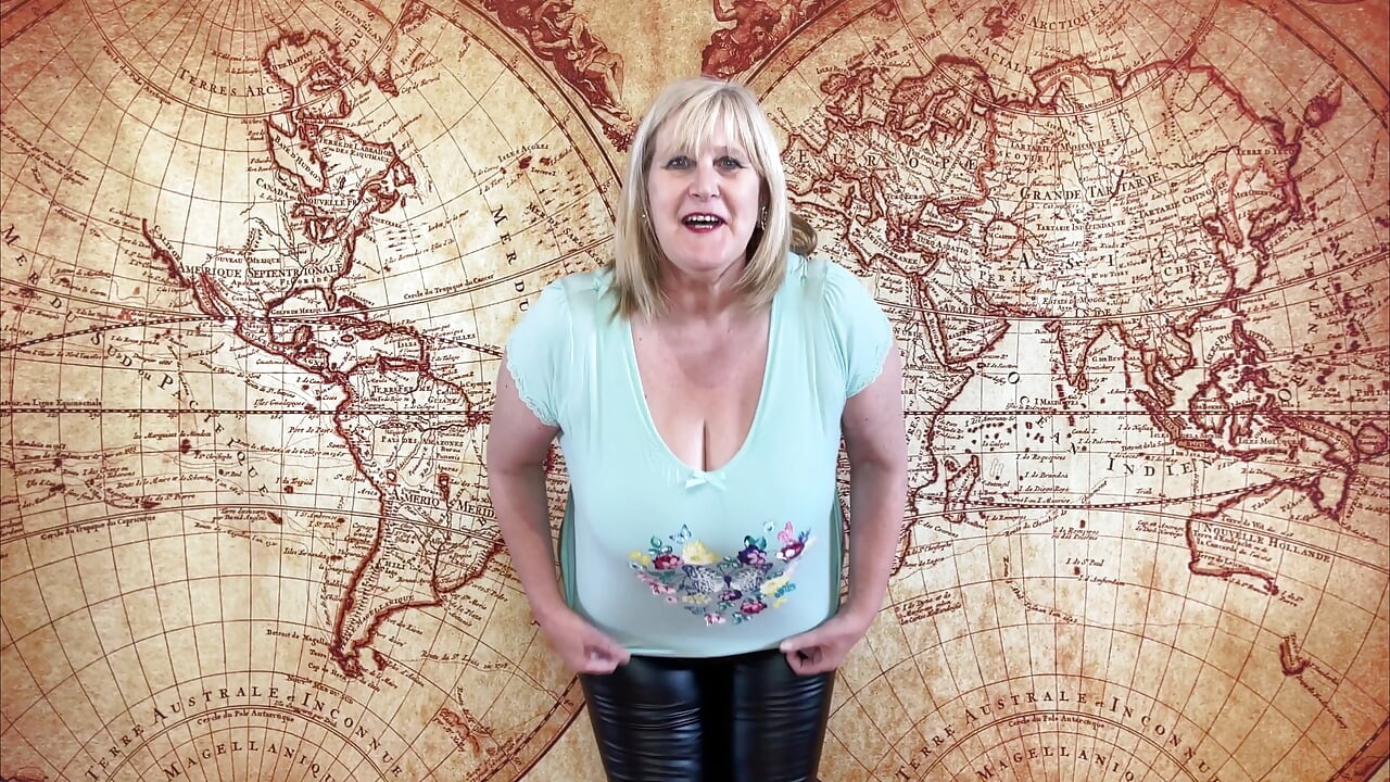 ppv: Bouncing boob drop and a glimpse of my thong lol - vidéo du modèle de showcams catherinecan69