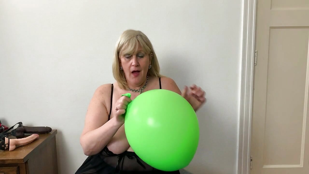 ppv: I wanted to blow up a big balloon and pop it. It didn't go to plan - vidéo du modèle de showcams catherinecan69